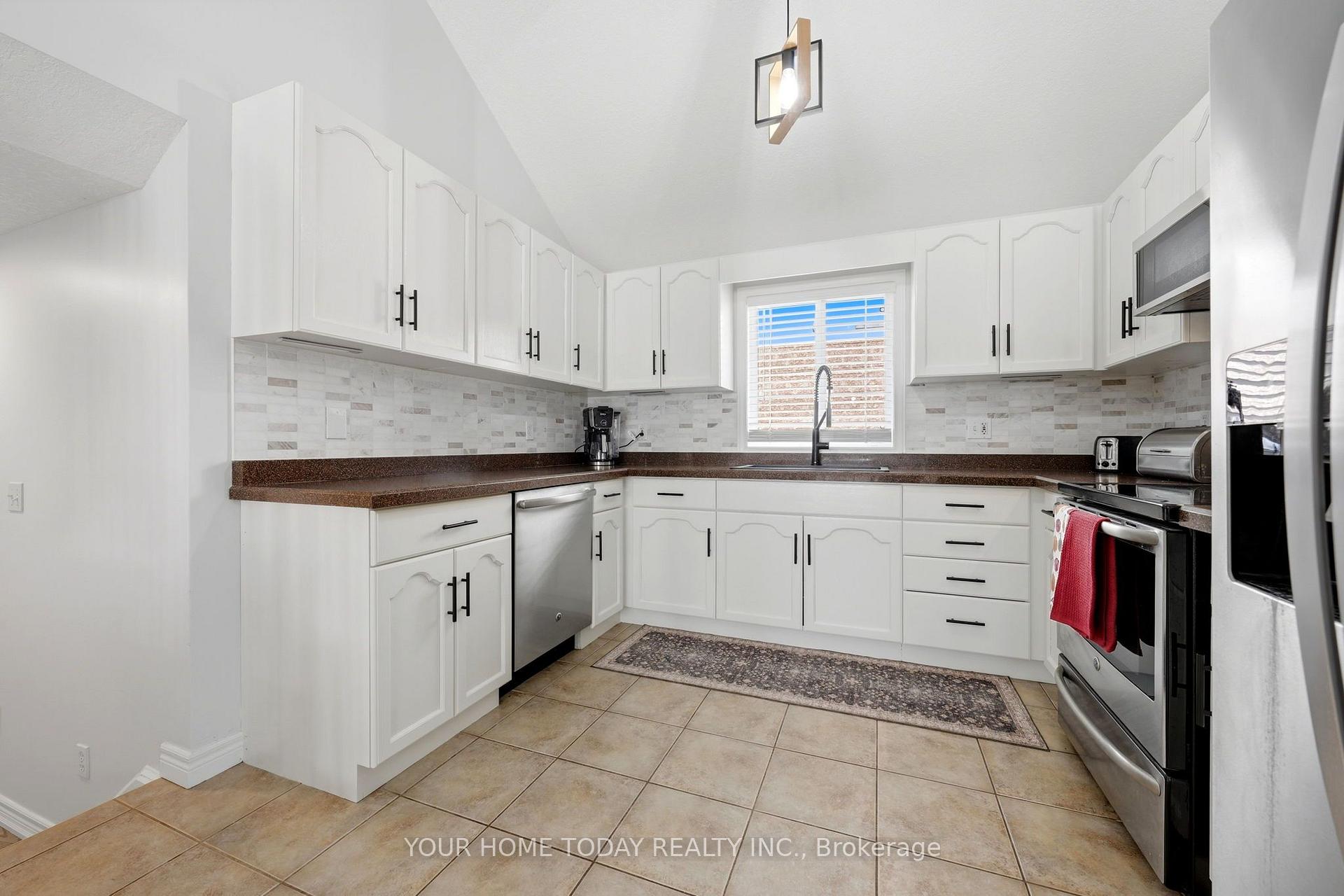 Photo 14 of 19 Rachlin Drive, Halton Hills, Acton — HOMEH