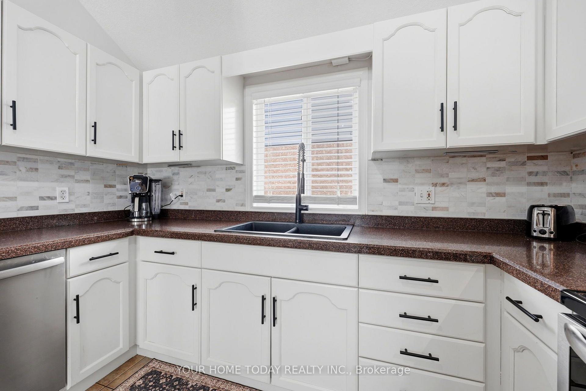 Photo 15 of 19 Rachlin Drive, Halton Hills, Acton — HOMEH