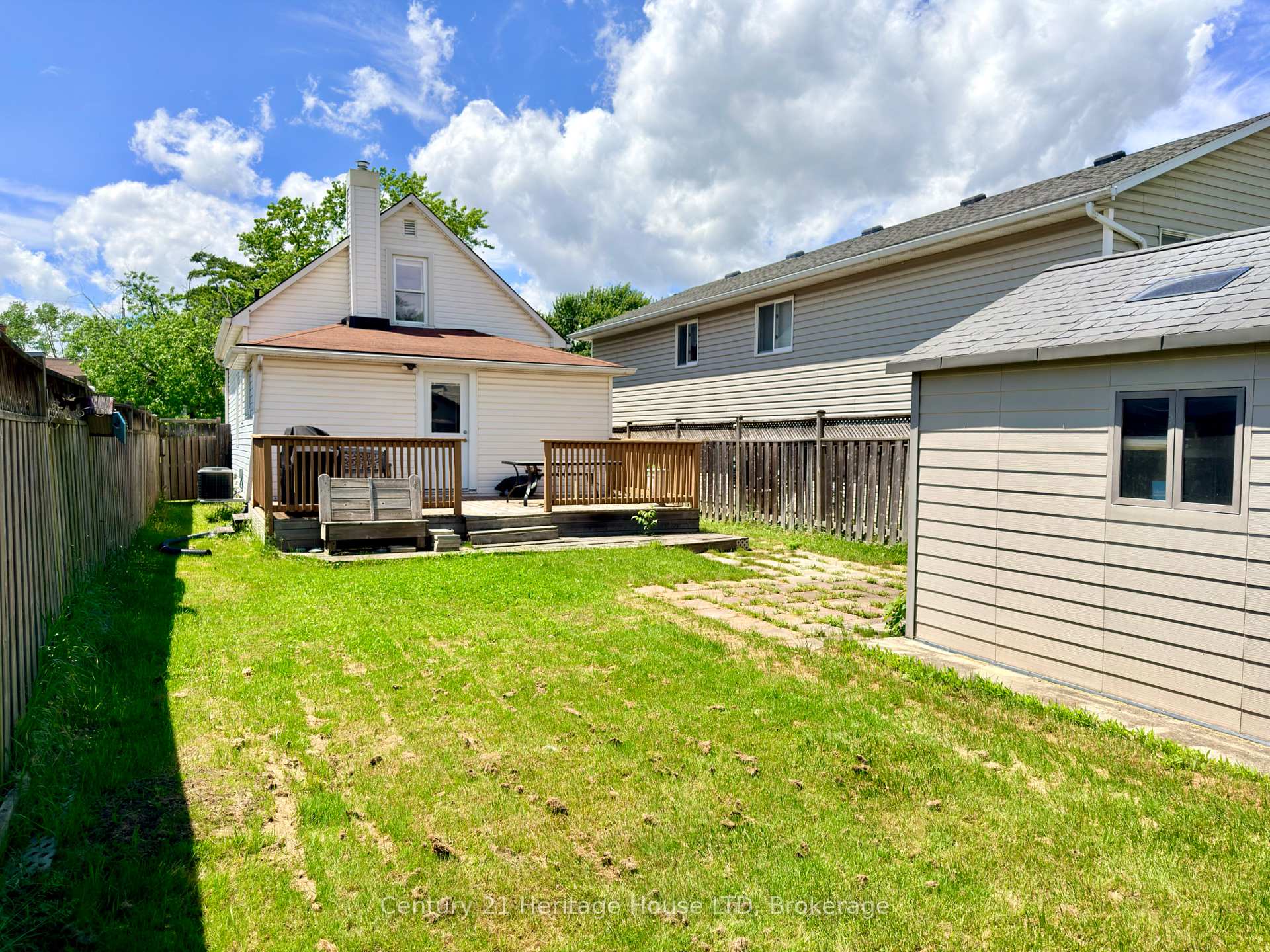 Photo 3 of 19 Santone Avenue, Welland, Broadway — HOMEH