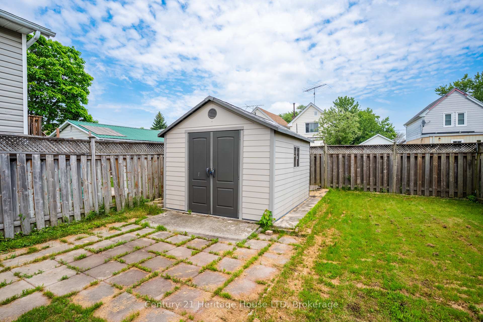 Photo 4 of 19 Santone Avenue, Welland, Broadway — HOMEH