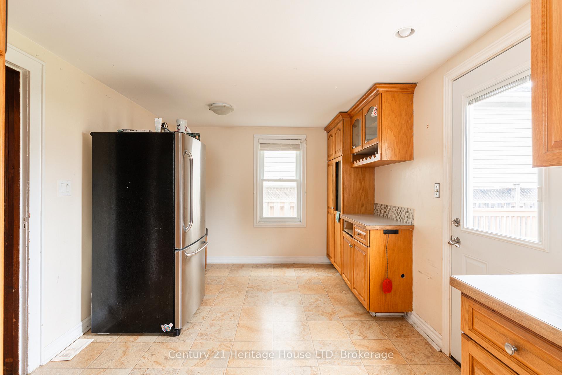 Photo 11 of 19 Santone Avenue, Welland, Broadway — HOMEH