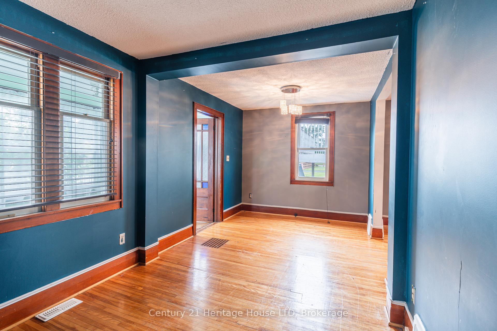 Photo 12 of 19 Santone Avenue, Welland, Broadway — HOMEH