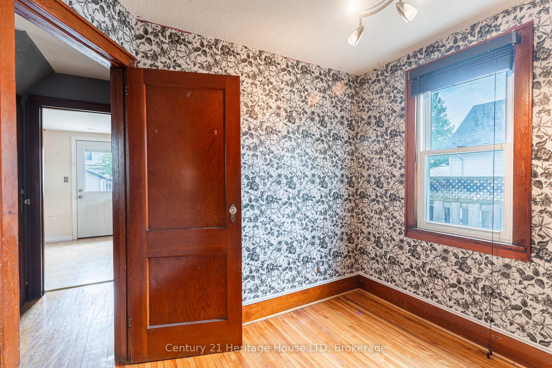 Photo 16 of 19 Santone Avenue, Welland, Broadway — HOMEH