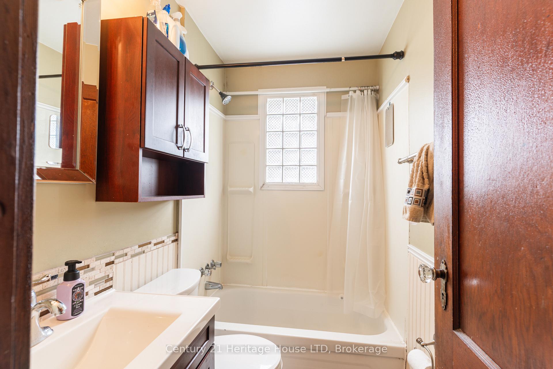 Photo 18 of 19 Santone Avenue, Welland, Broadway — HOMEH
