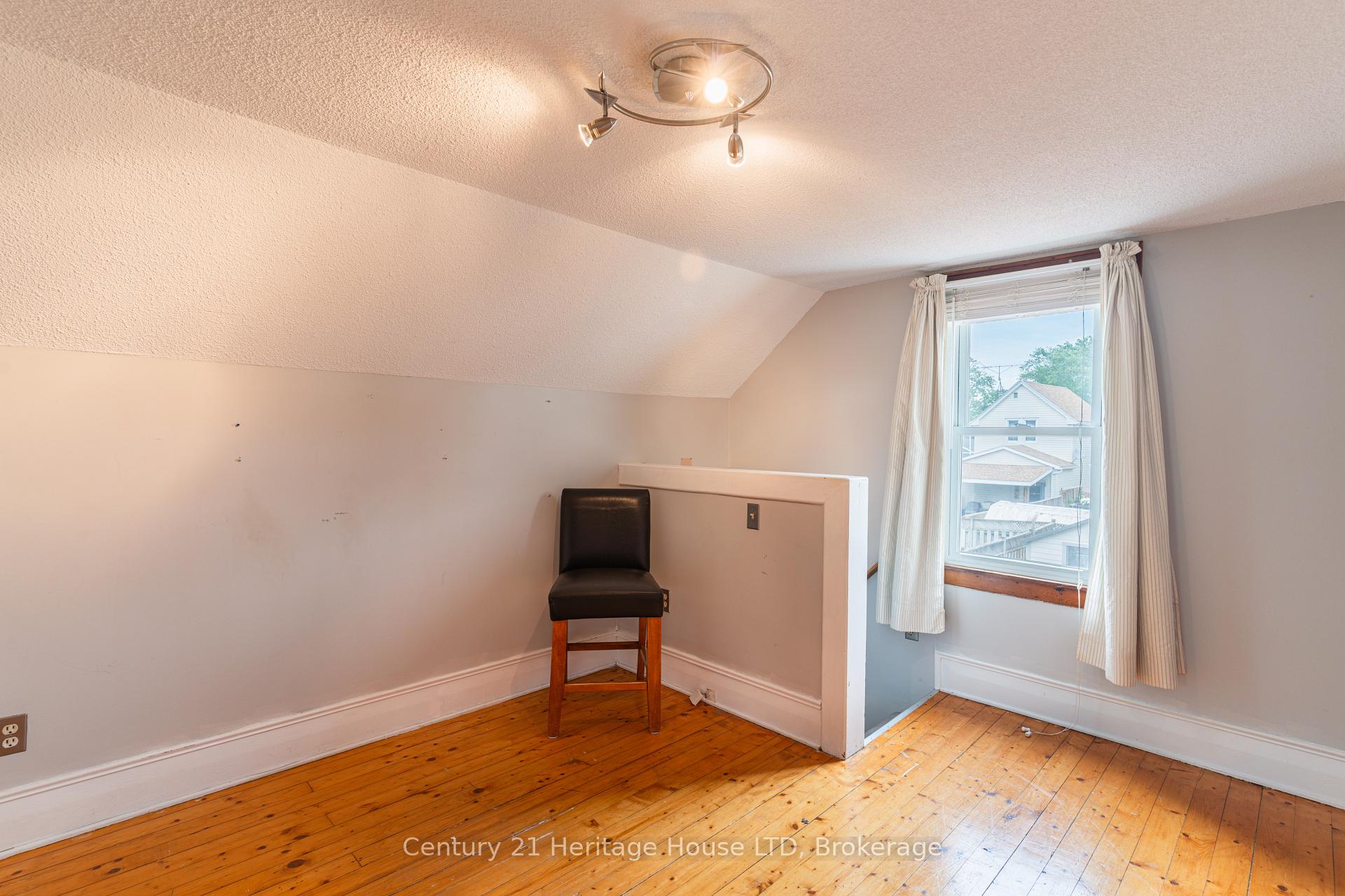 Photo 19 of 19 Santone Avenue, Welland, Broadway — HOMEH