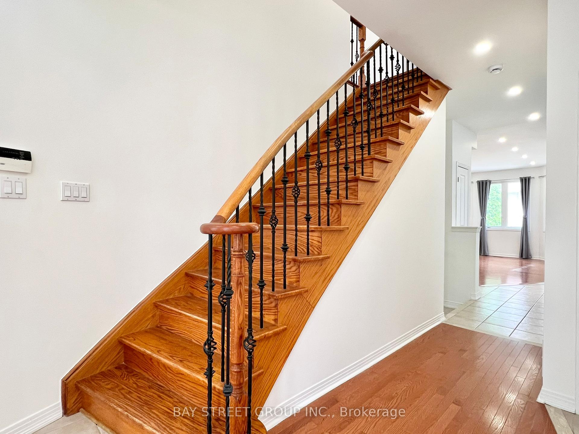Photo 5 of 26 Whitford Road, Markham, Cachet — HOMEH