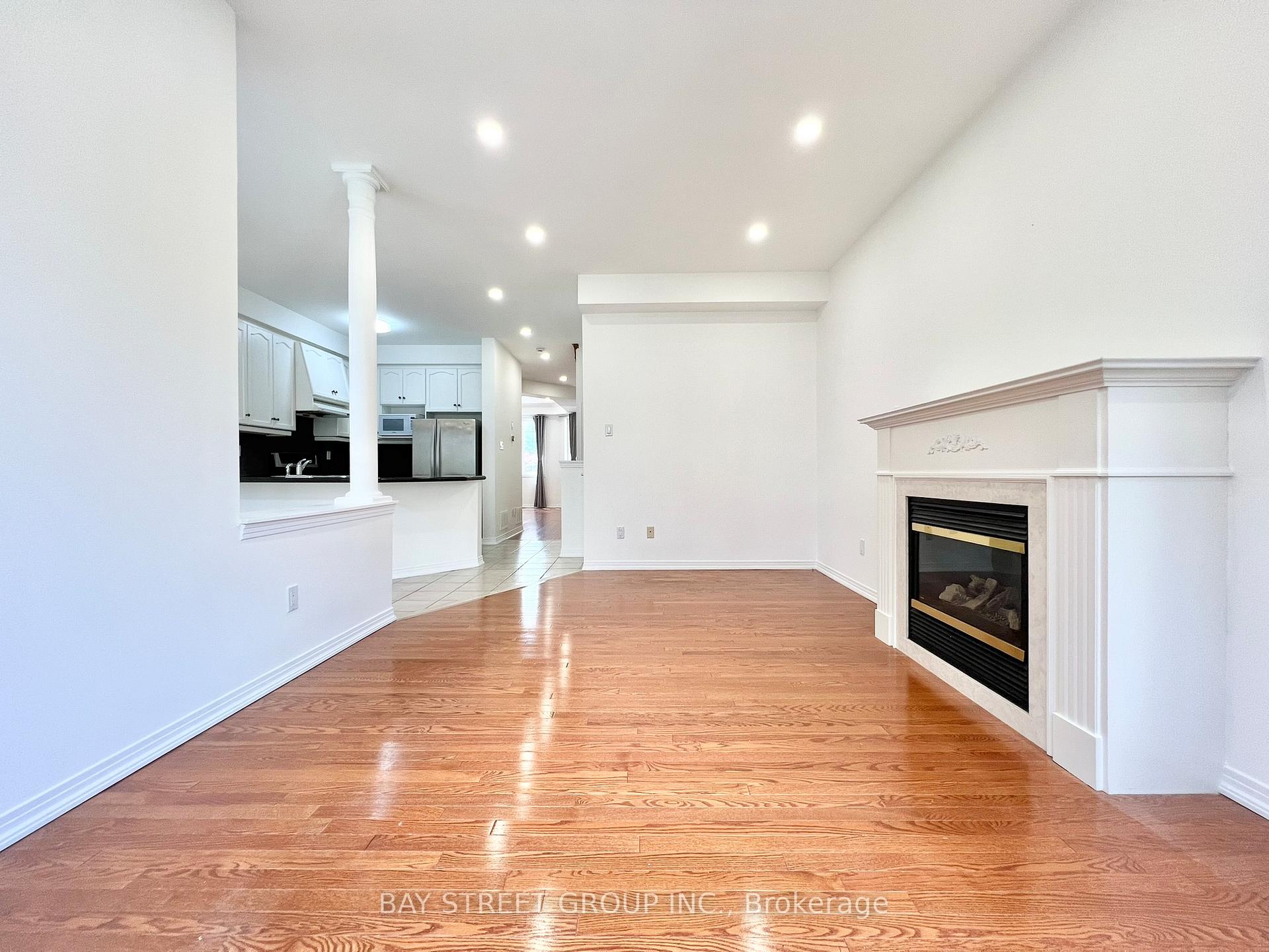 Photo 11 of 26 Whitford Road, Markham, Cachet — HOMEH