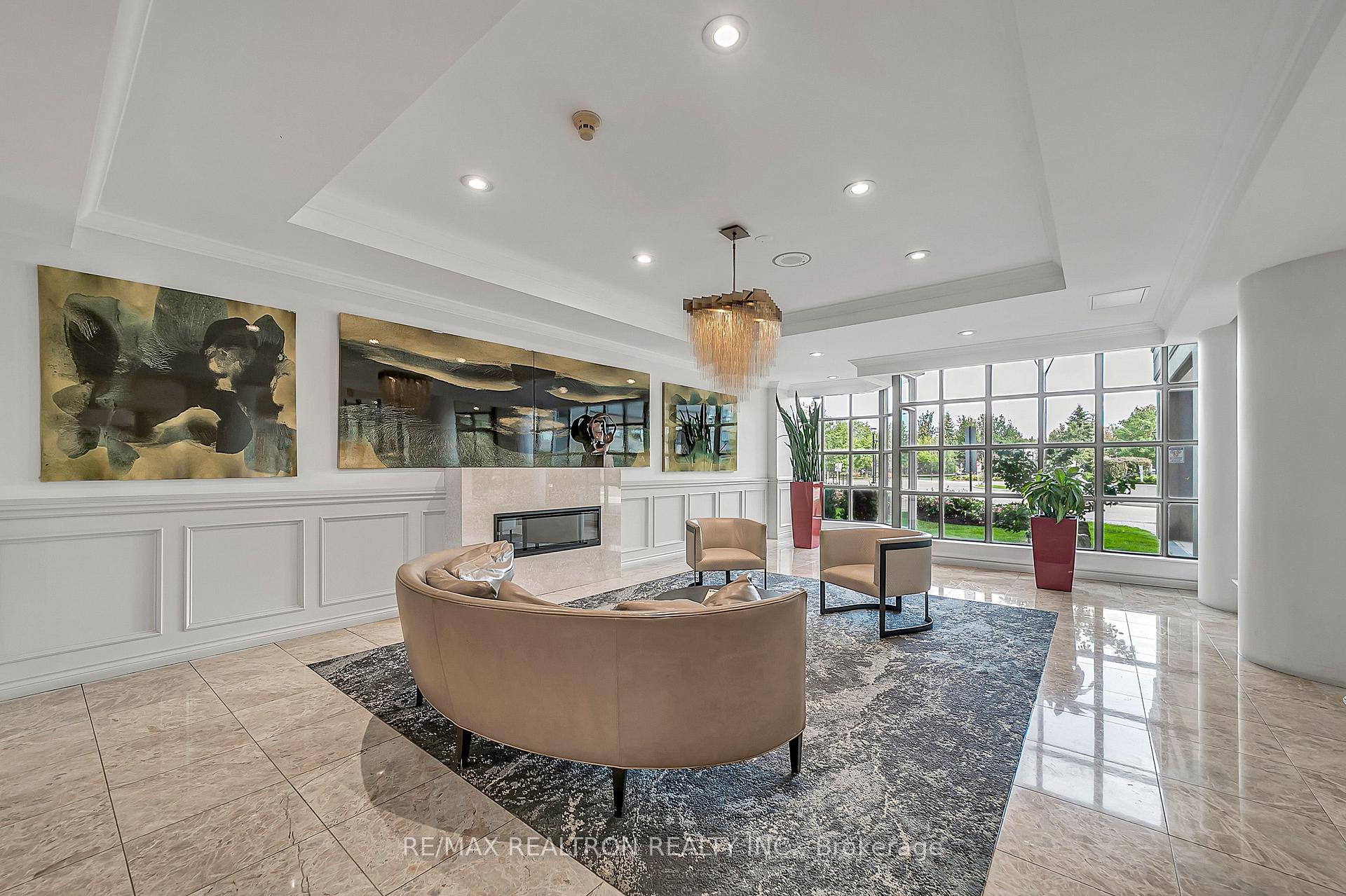 Photo 3 of Unit 810, 7 Townsgate Drive, Vaughan, Crestwood-Springfarm-Yorkhill — HOMEH