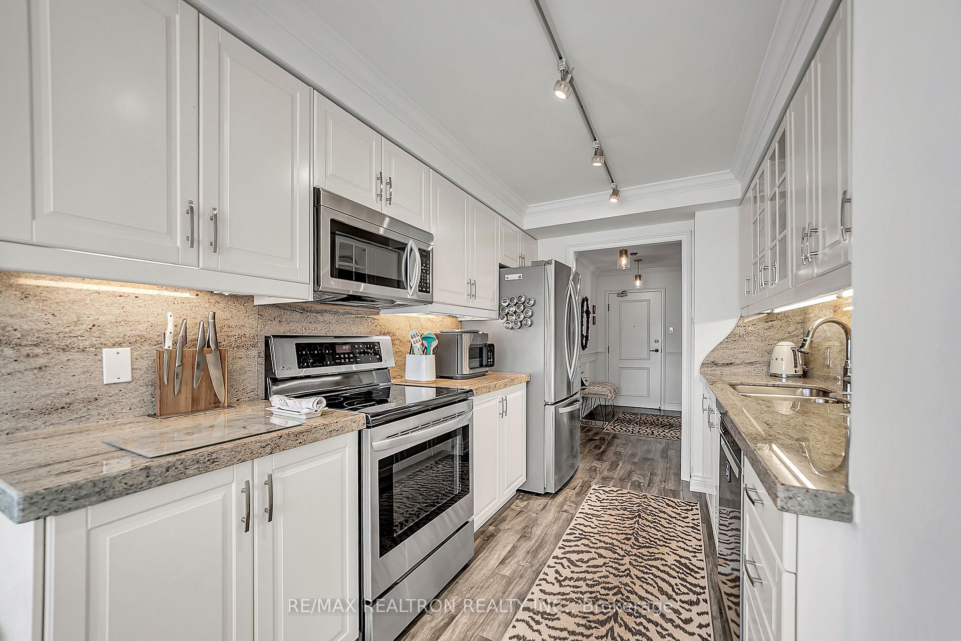 Photo 7 of Unit 810, 7 Townsgate Drive, Vaughan, Crestwood-Springfarm-Yorkhill — HOMEH
