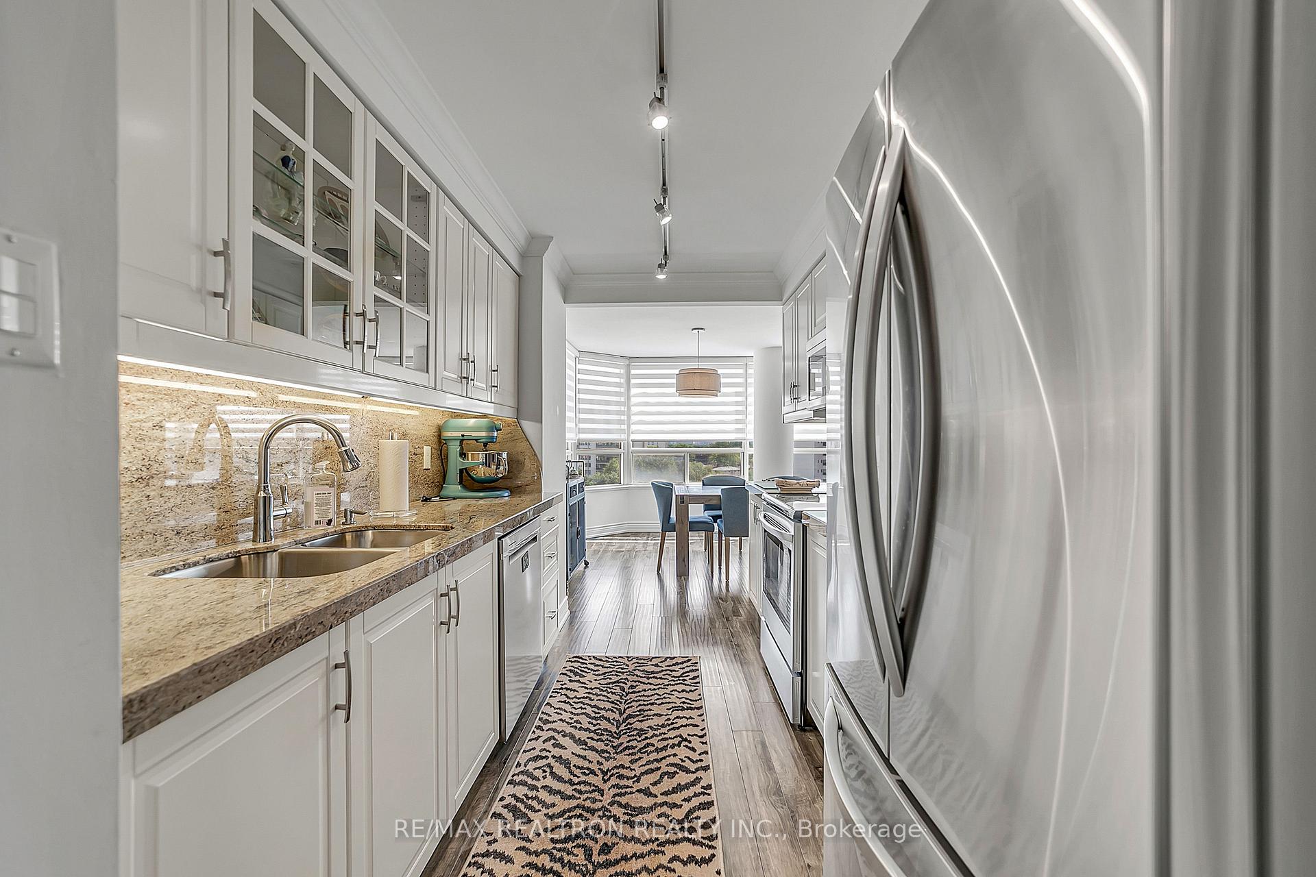 Photo 8 of Unit 810, 7 Townsgate Drive, Vaughan, Crestwood-Springfarm-Yorkhill — HOMEH
