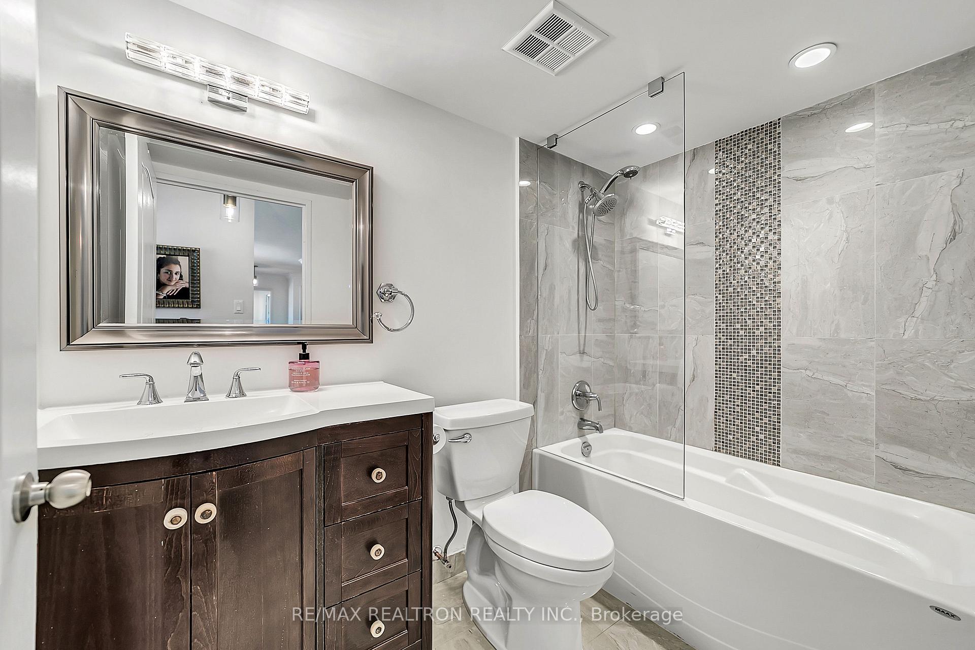 Photo 17 of Unit 810, 7 Townsgate Drive, Vaughan, Crestwood-Springfarm-Yorkhill — HOMEH