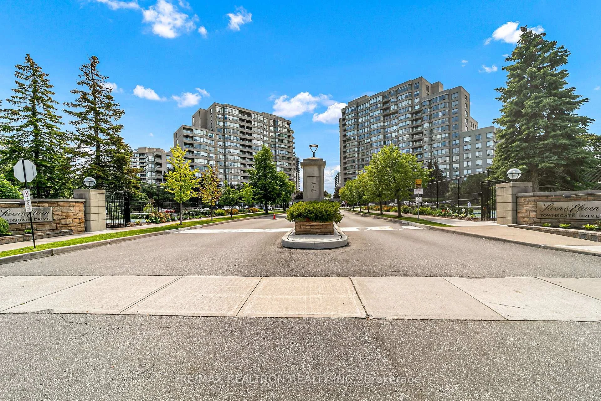 Photo 4 of Unit 810, 7 Townsgate Drive, Vaughan, Crestwood-Springfarm-Yorkhill — HOMEH