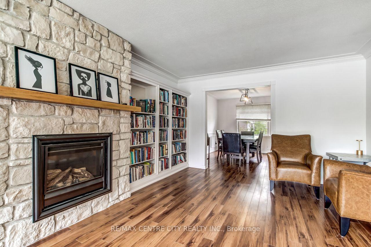 Photo 7 of 10 Runnymede Crescent, London, North J — HOMEH