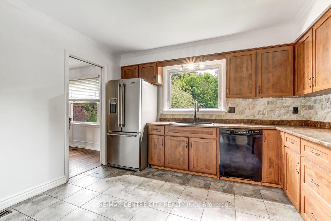 Photo 10 of 10 Runnymede Crescent, London, North J — HOMEH