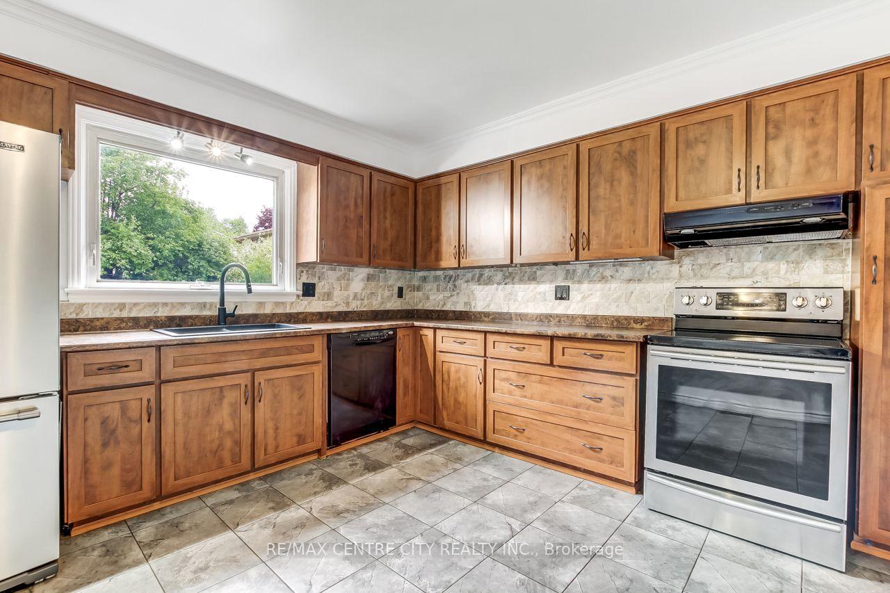 Photo 11 of 10 Runnymede Crescent, London, North J — HOMEH