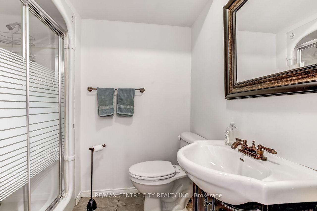 Photo 12 of 10 Runnymede Crescent, London, North J — HOMEH