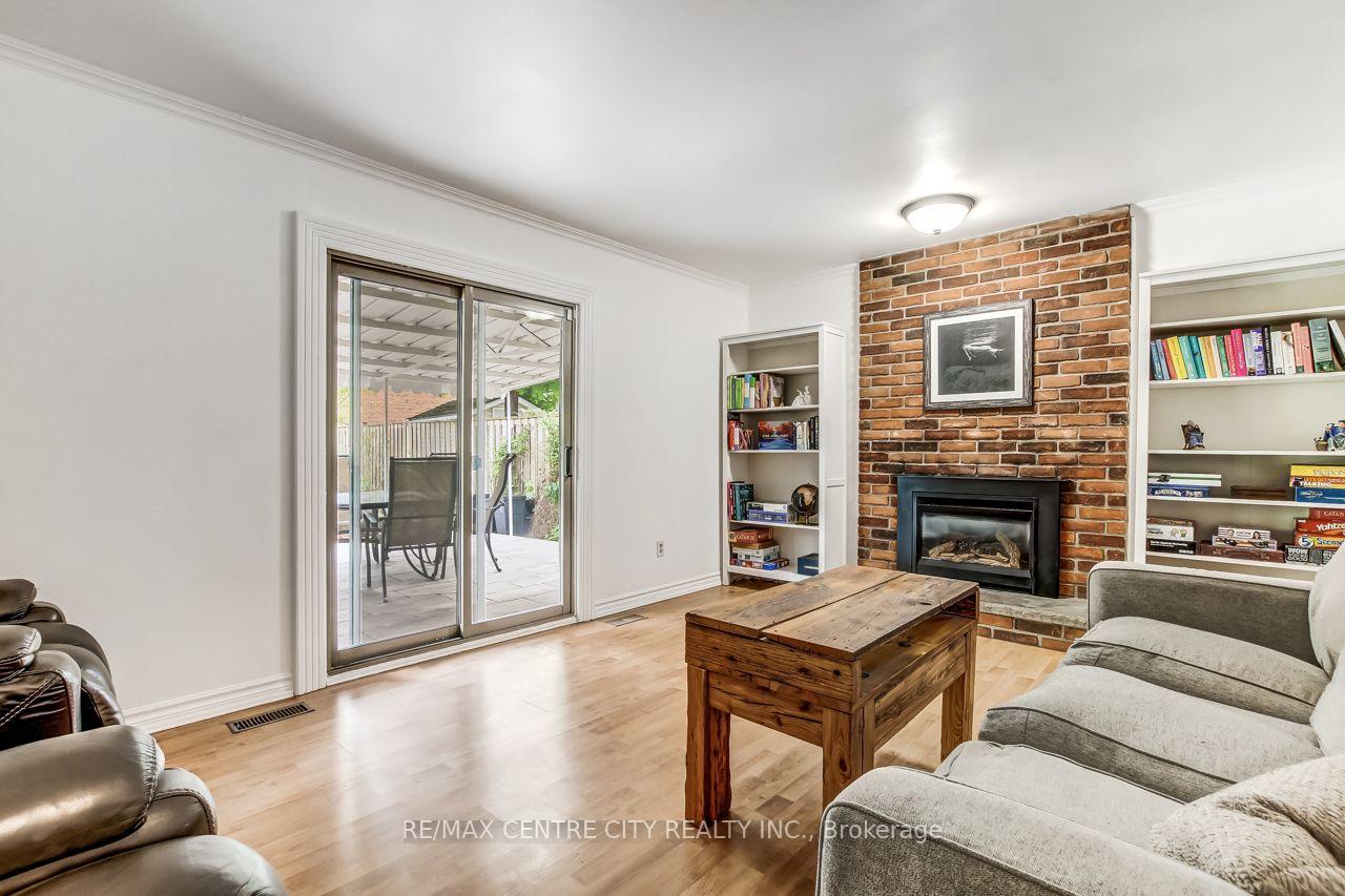 Photo 13 of 10 Runnymede Crescent, London, North J — HOMEH