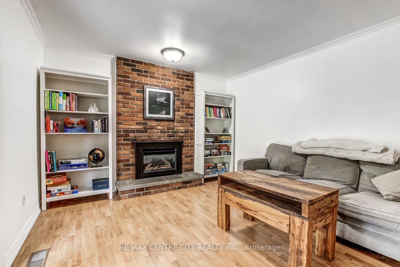 Photo 14 of 10 Runnymede Crescent, London, North J — HOMEH
