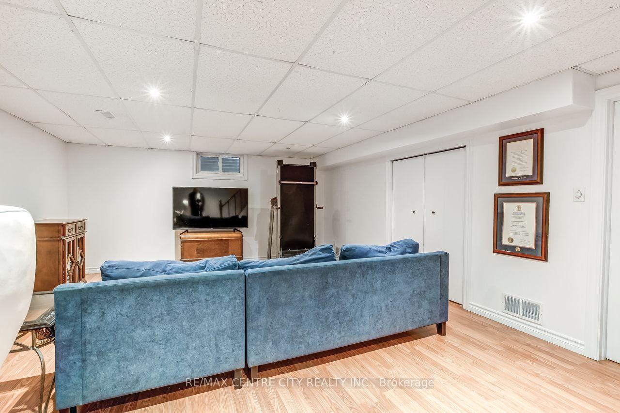 Photo 15 of 10 Runnymede Crescent, London, North J — HOMEH
