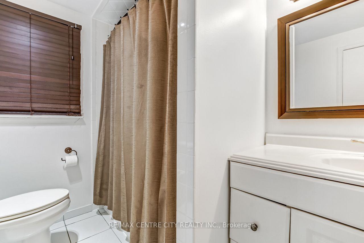 Photo 17 of 10 Runnymede Crescent, London, North J — HOMEH