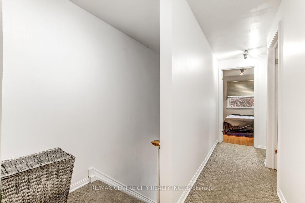 Photo 18 of 10 Runnymede Crescent, London, North J — HOMEH