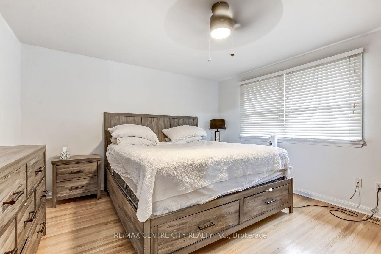 Photo 19 of 10 Runnymede Crescent, London, North J — HOMEH