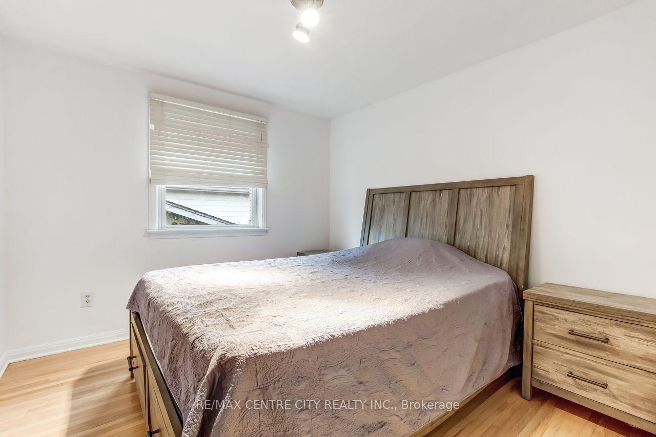 Photo 21 of 10 Runnymede Crescent, London, North J — HOMEH