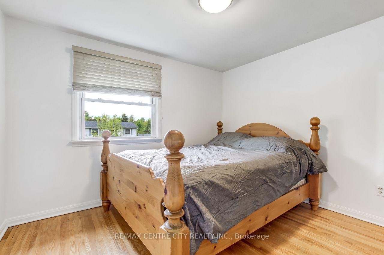 Photo 23 of 10 Runnymede Crescent, London, North J — HOMEH