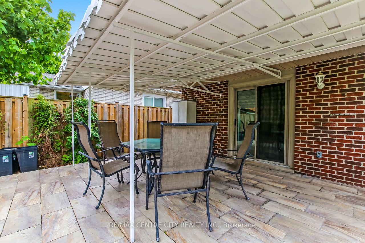 Photo 25 of 10 Runnymede Crescent, London, North J — HOMEH