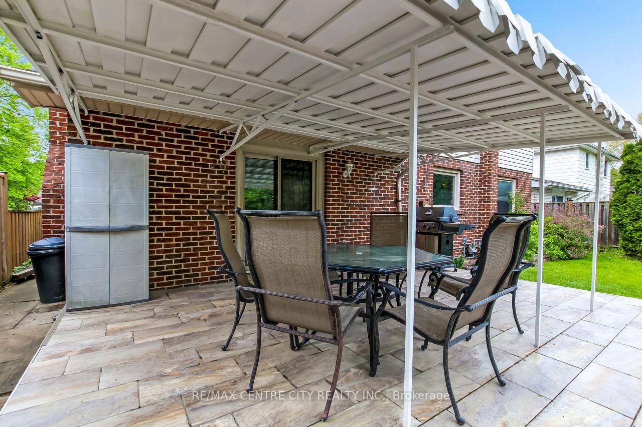 Photo 26 of 10 Runnymede Crescent, London, North J — HOMEH