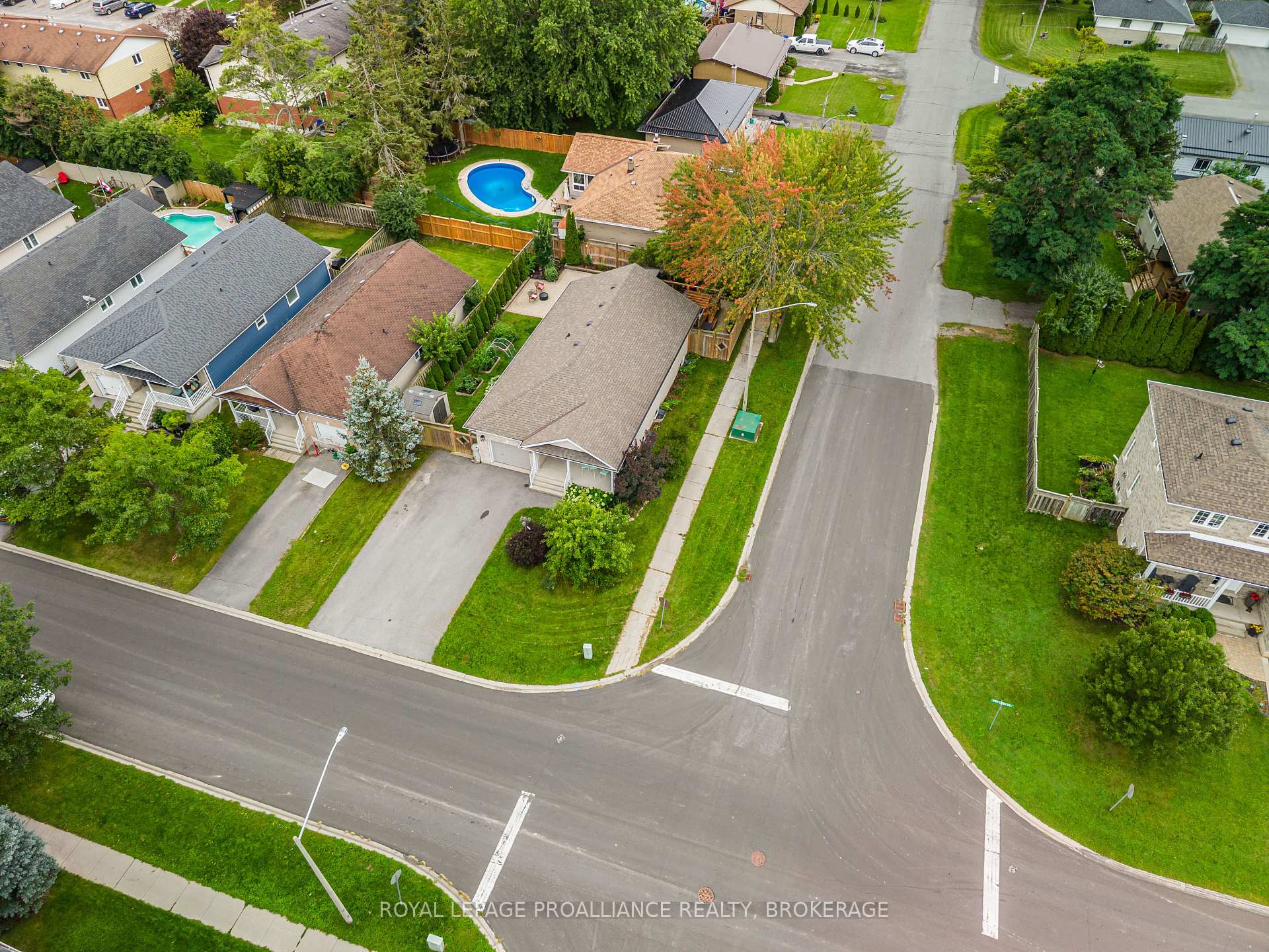 Photo 12 of 164 Amy Lynn Drive, Loyalist, Amherstview — HOMEH