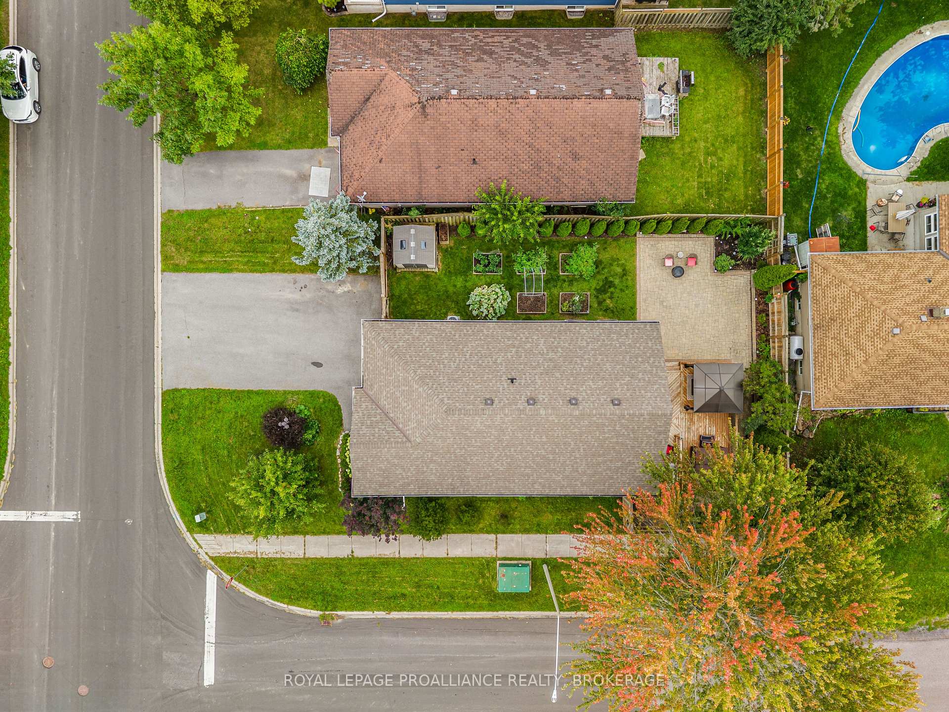 Photo 13 of 164 Amy Lynn Drive, Loyalist, Amherstview — HOMEH