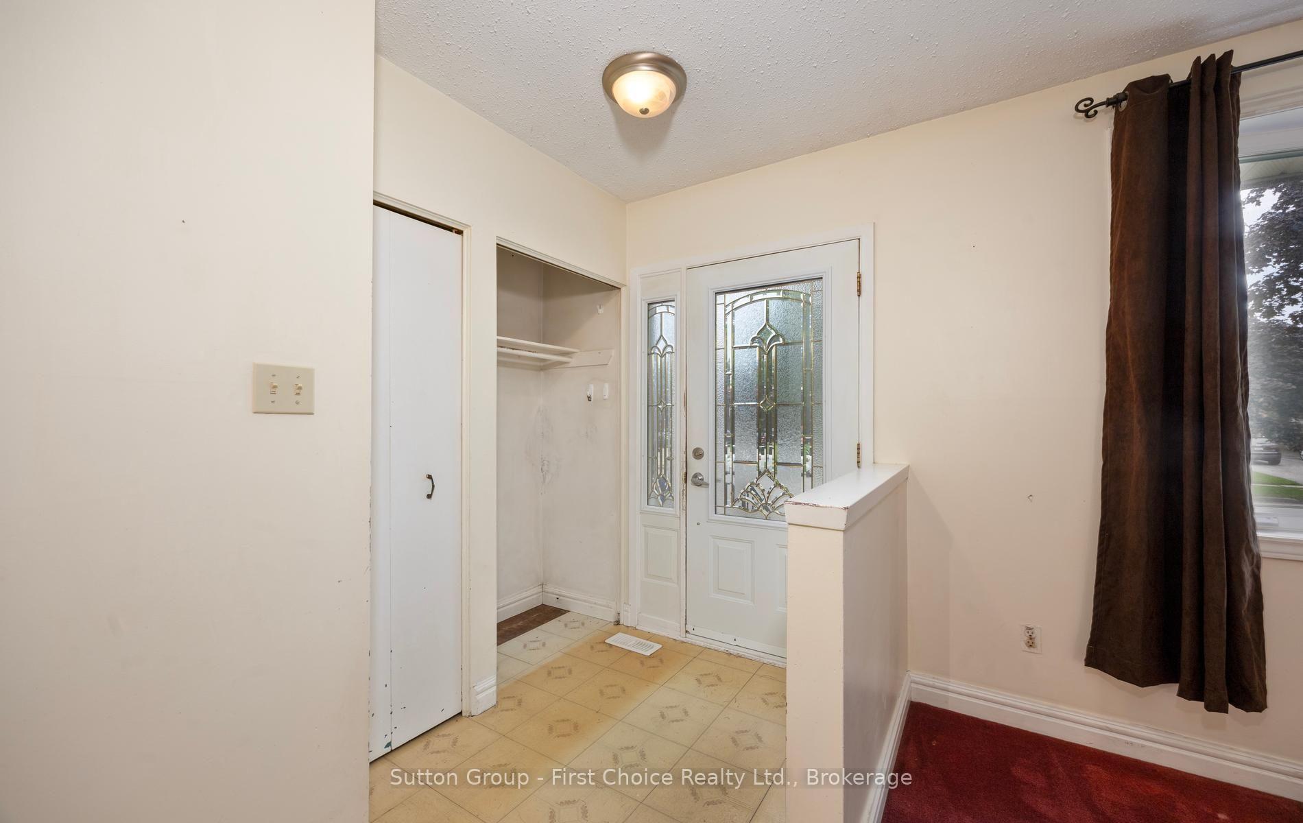 Photo 5 of 380 Maple Avenue, Stratford — HOMEH