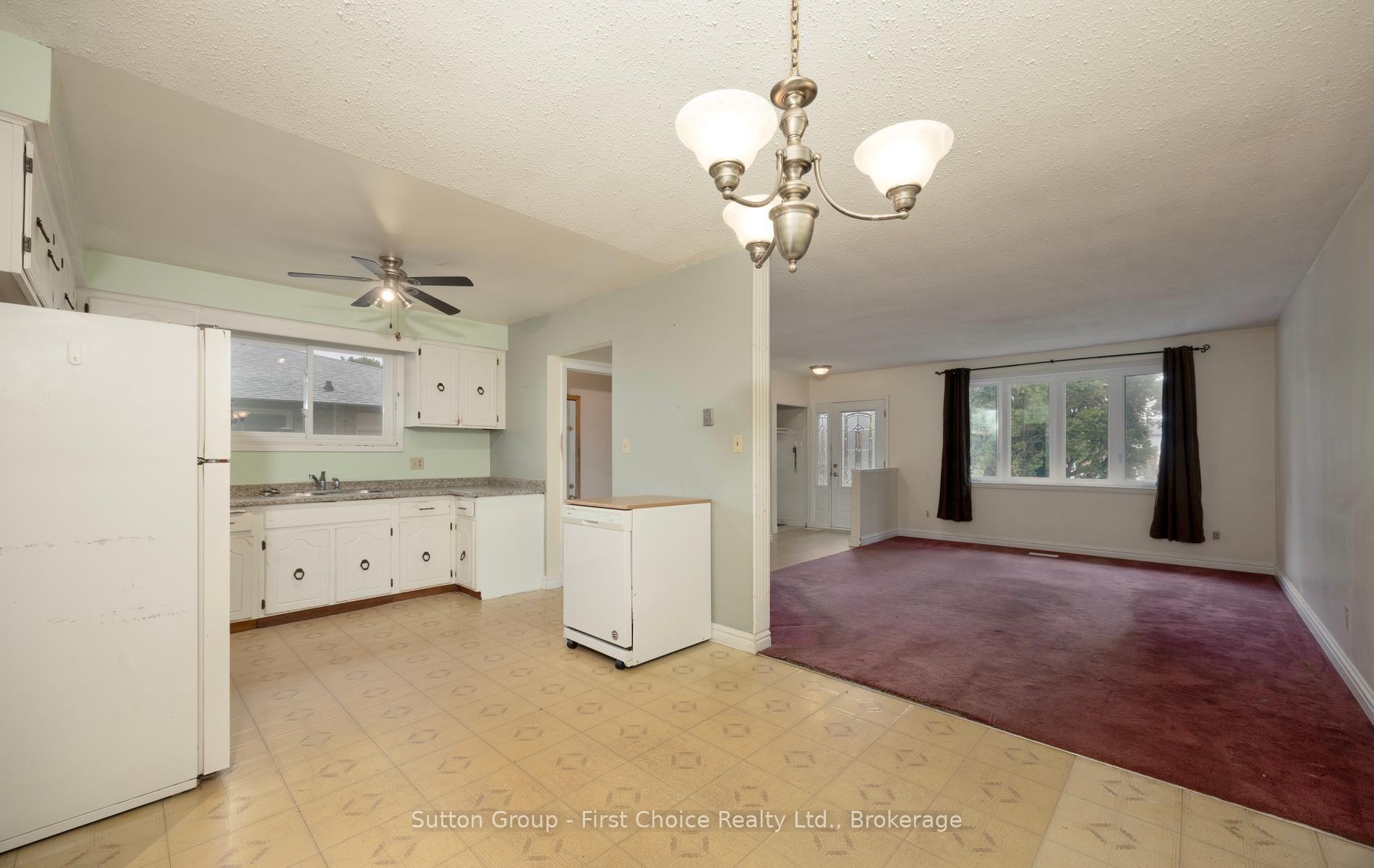 Photo 10 of 380 Maple Avenue, Stratford — HOMEH