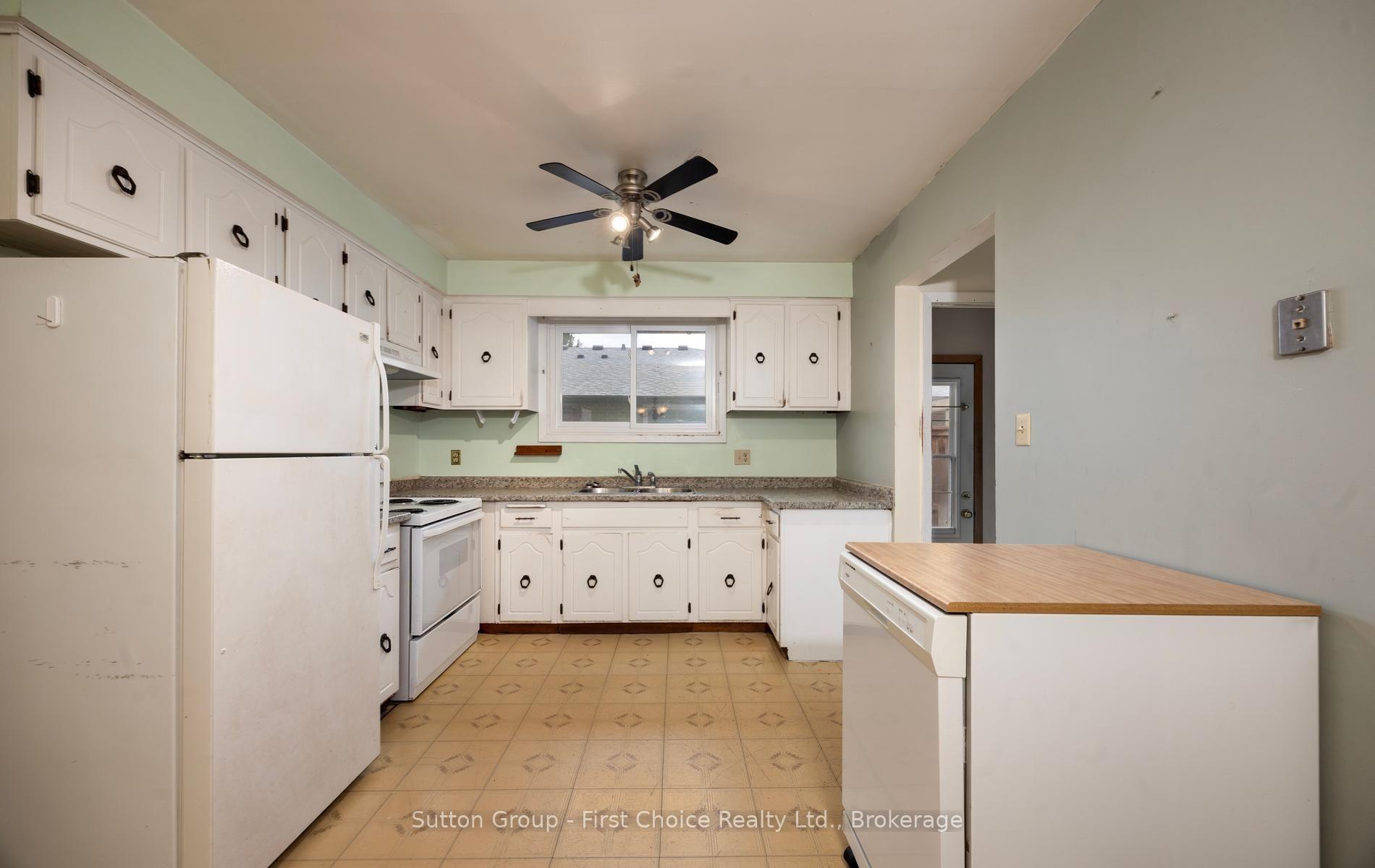 Photo 12 of 380 Maple Avenue, Stratford — HOMEH