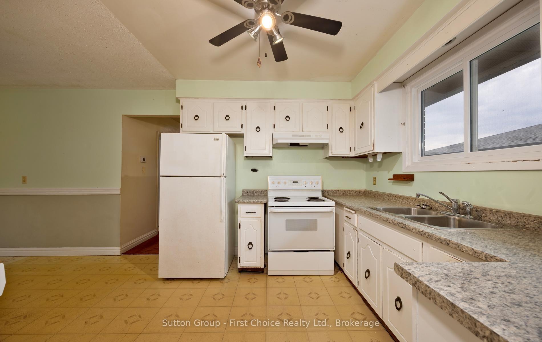 Photo 13 of 380 Maple Avenue, Stratford — HOMEH