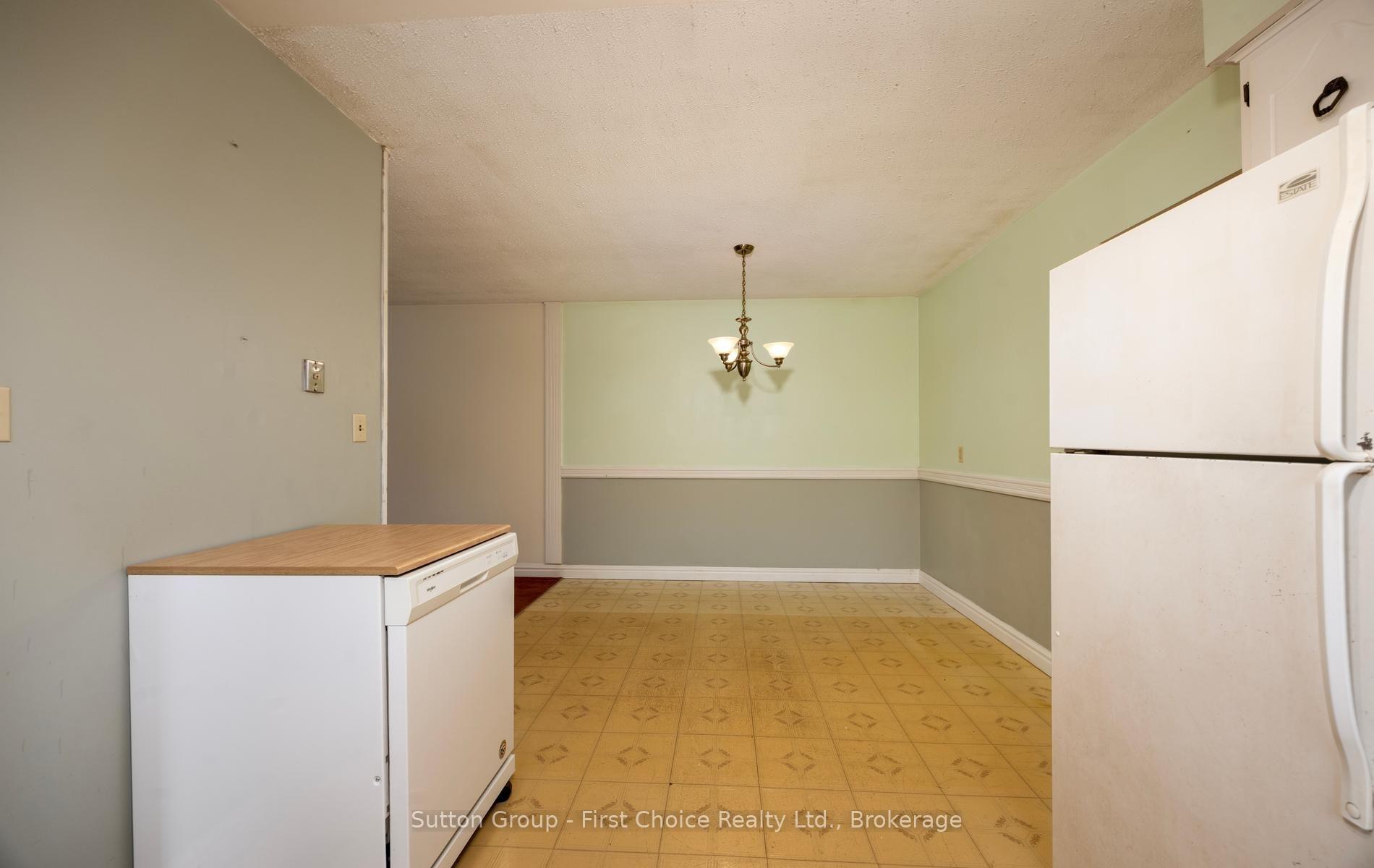 Photo 14 of 380 Maple Avenue, Stratford — HOMEH