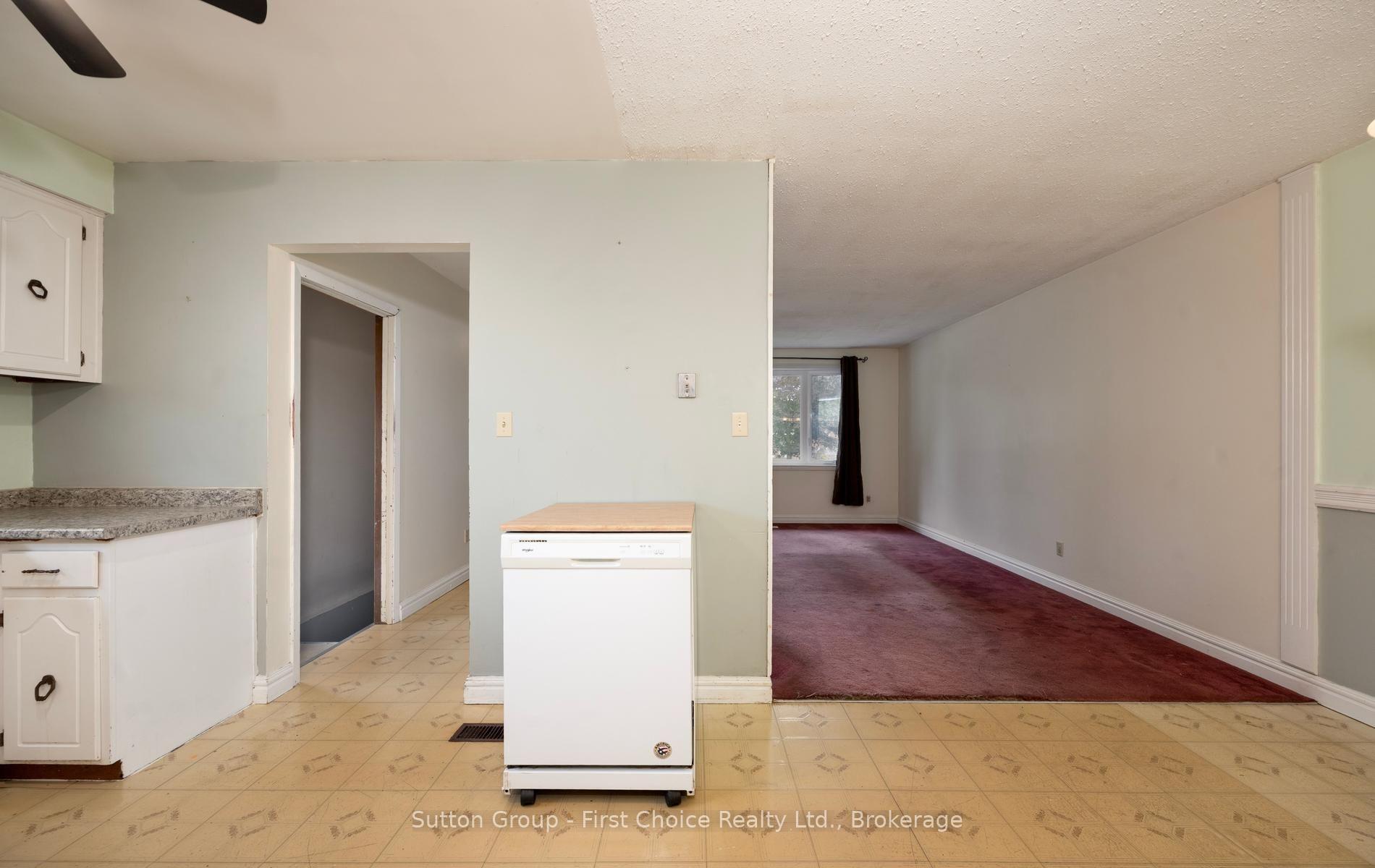Photo 16 of 380 Maple Avenue, Stratford — HOMEH