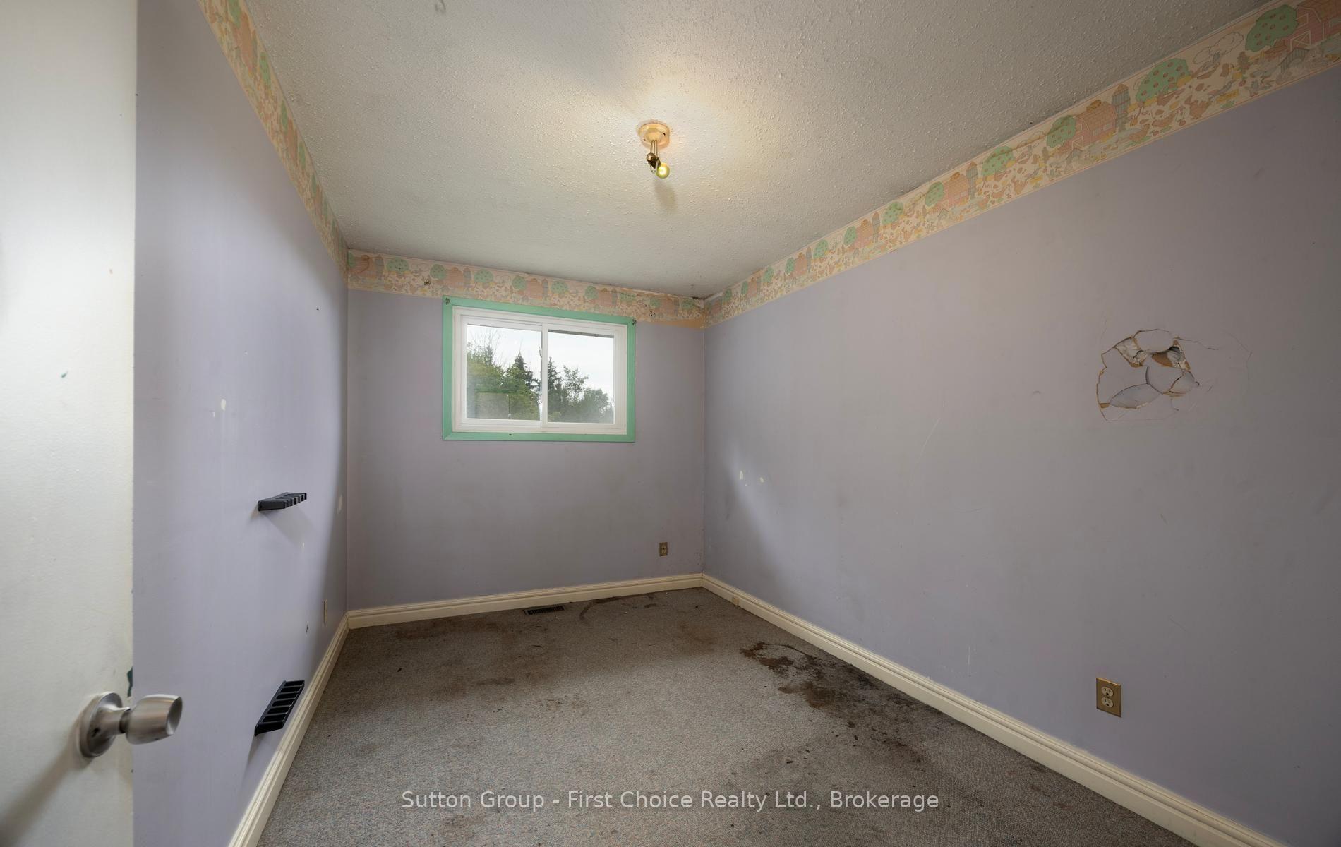 Photo 20 of 380 Maple Avenue, Stratford — HOMEH