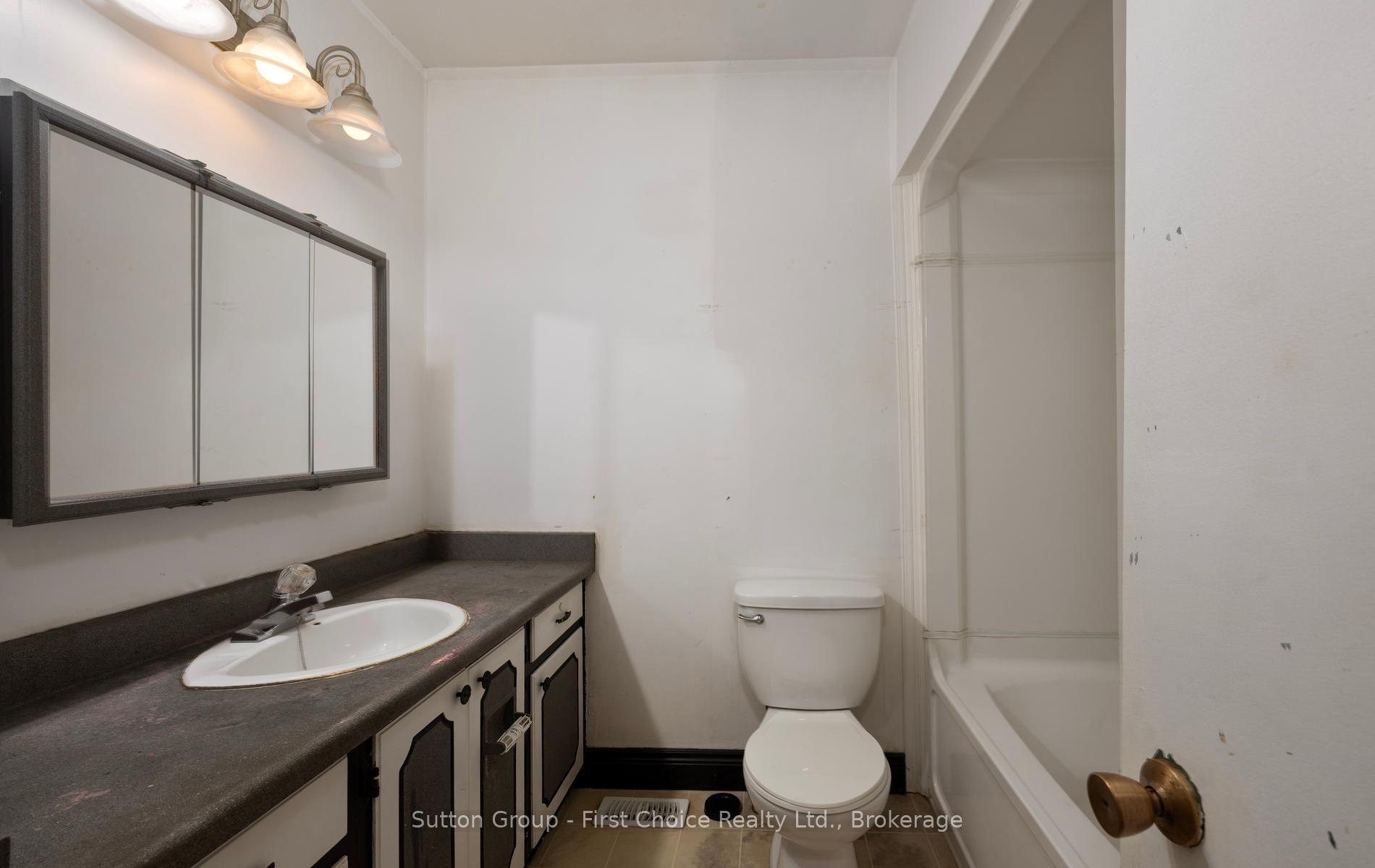 Photo 22 of 380 Maple Avenue, Stratford — HOMEH