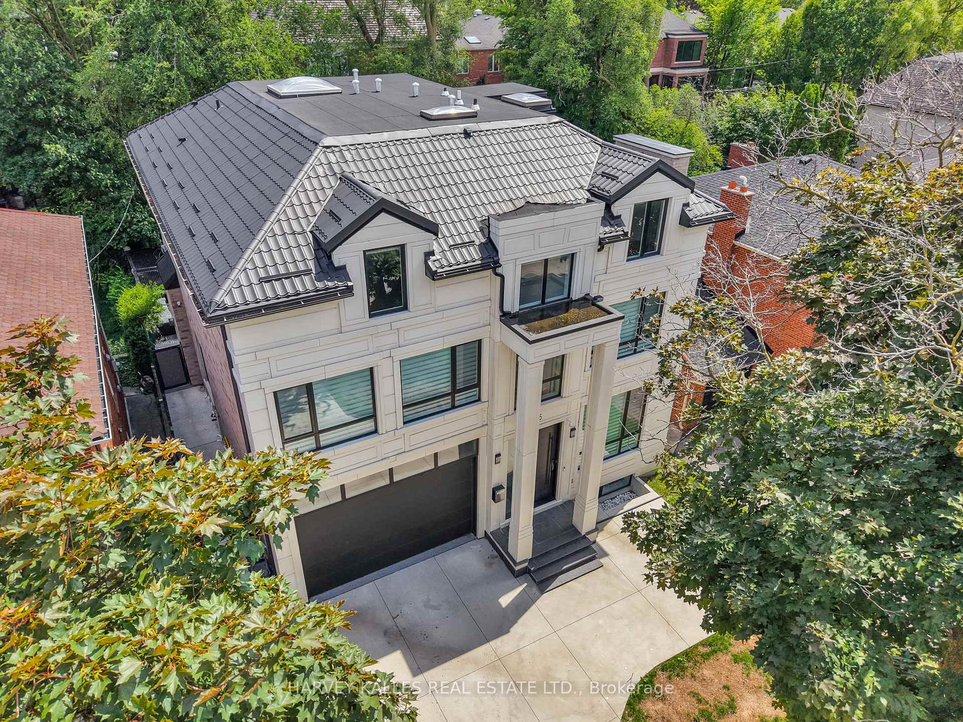 Front of 615 Briar Hill Avenue