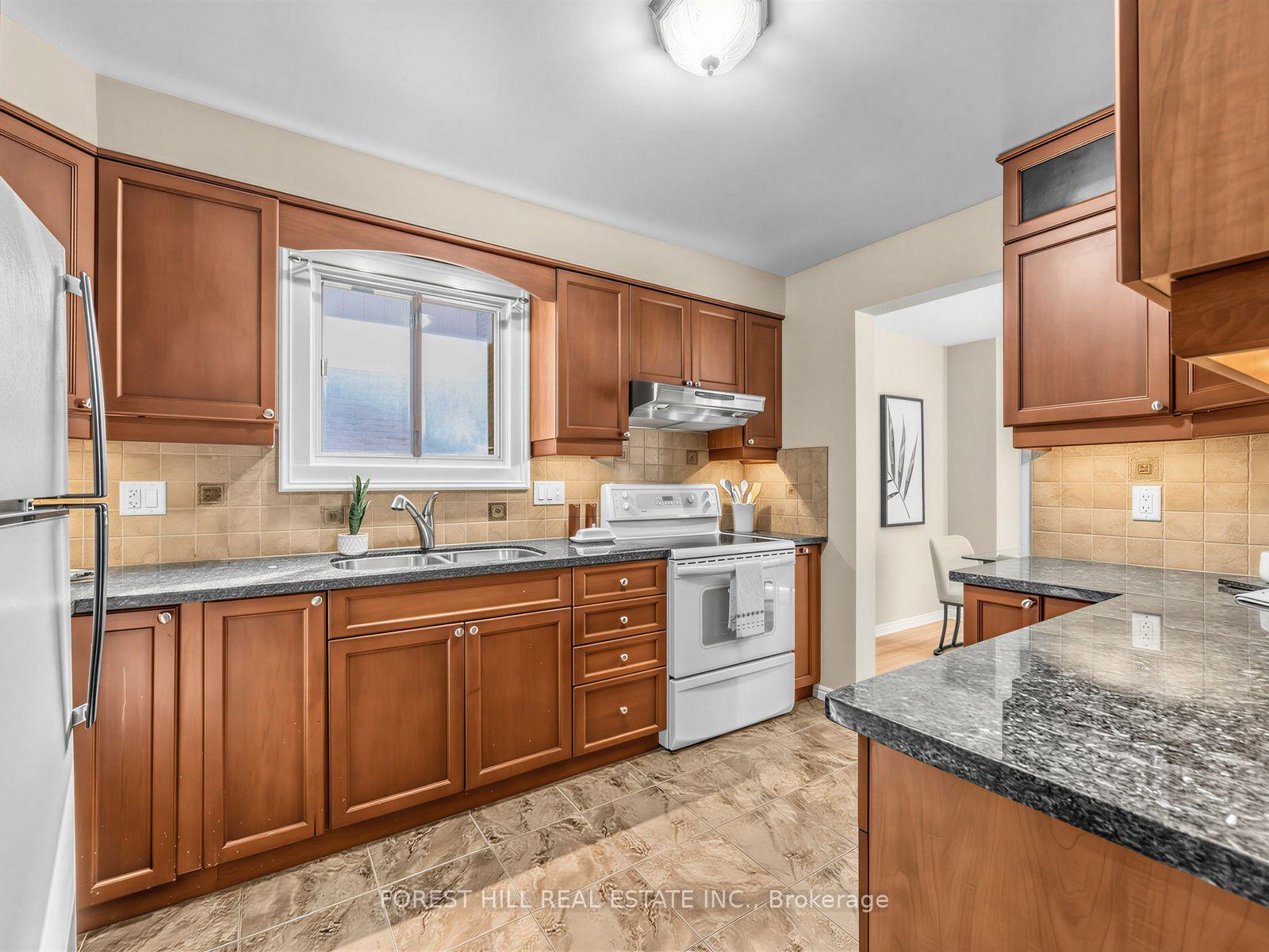 Photo 5 of 6 Elmvale Avenue, Brampton, Heart Lake West — HOMEH