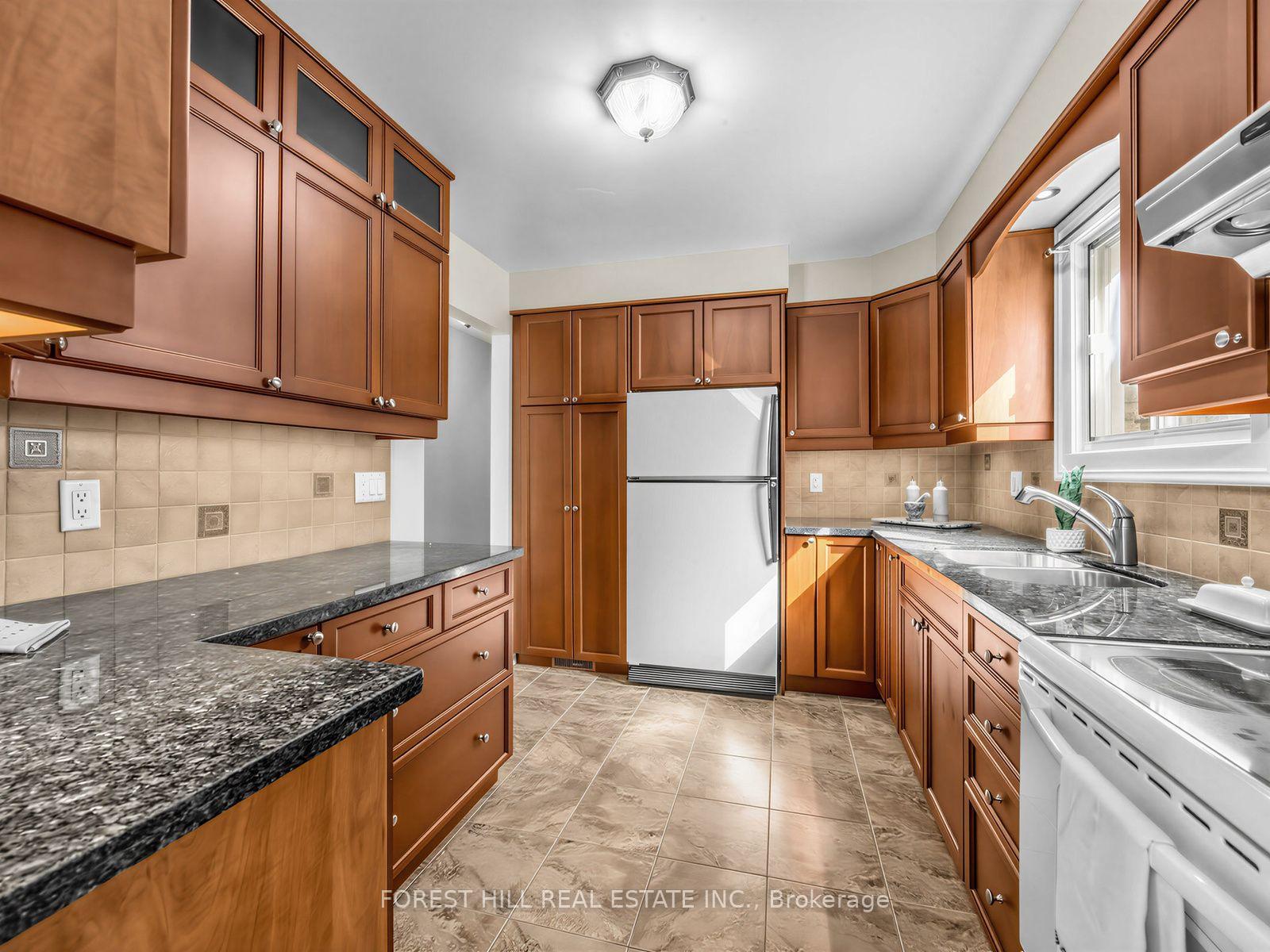 Photo 8 of 6 Elmvale Avenue, Brampton, Heart Lake West — HOMEH