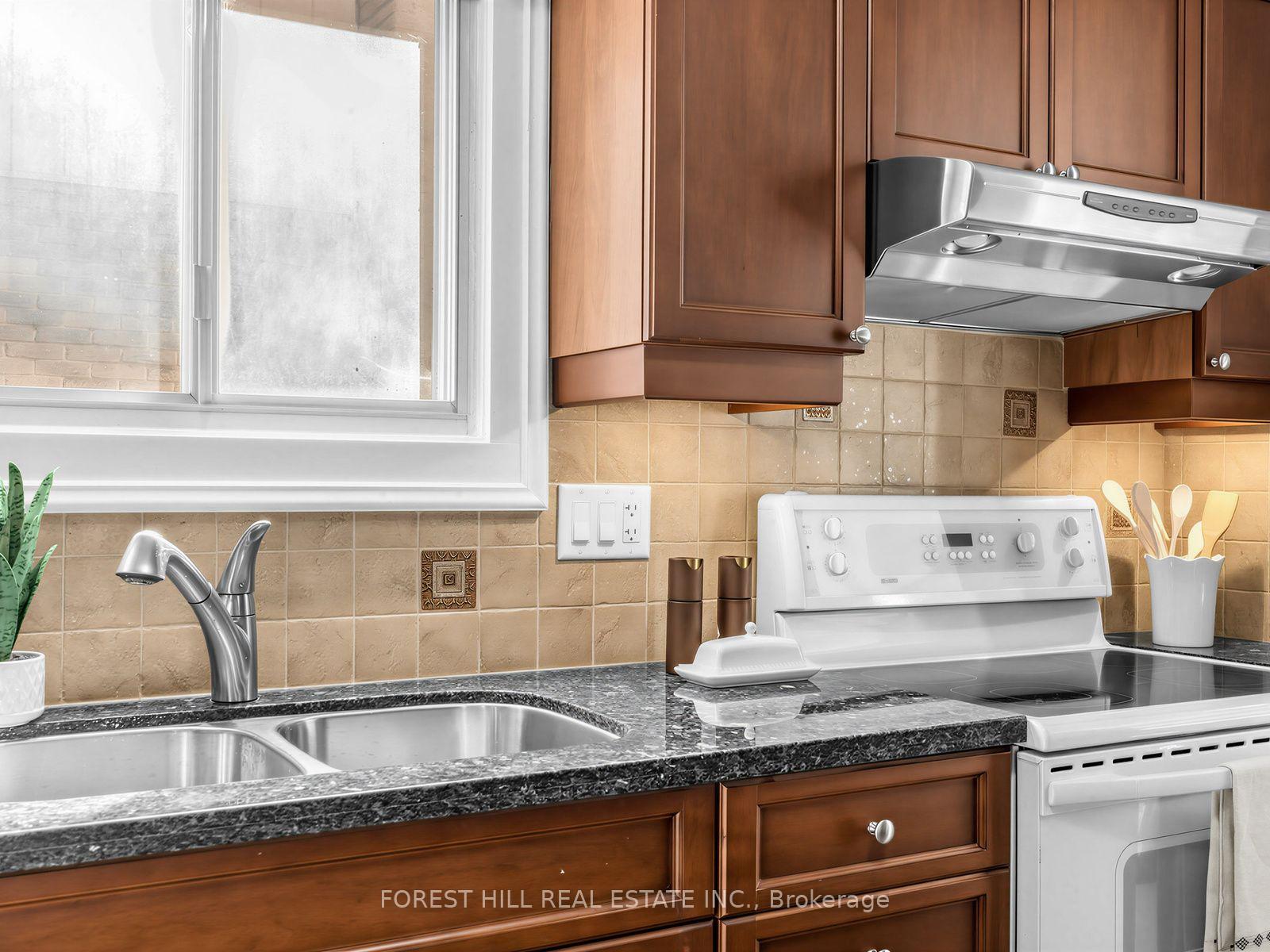 Photo 11 of 6 Elmvale Avenue, Brampton, Heart Lake West — HOMEH