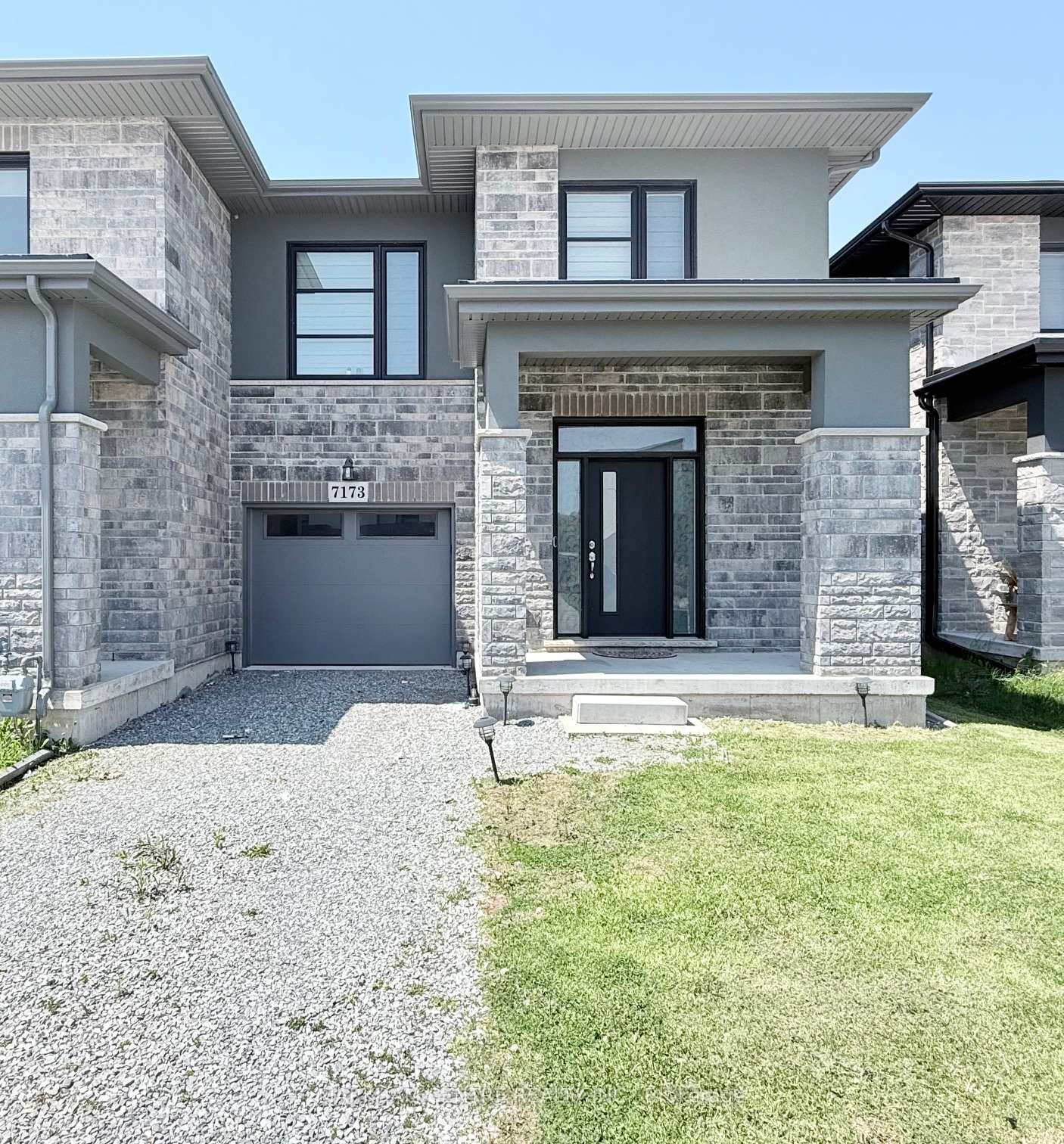 Photo 2 of 7173 Parsa Street, Niagara Falls, Brown — HOMEH