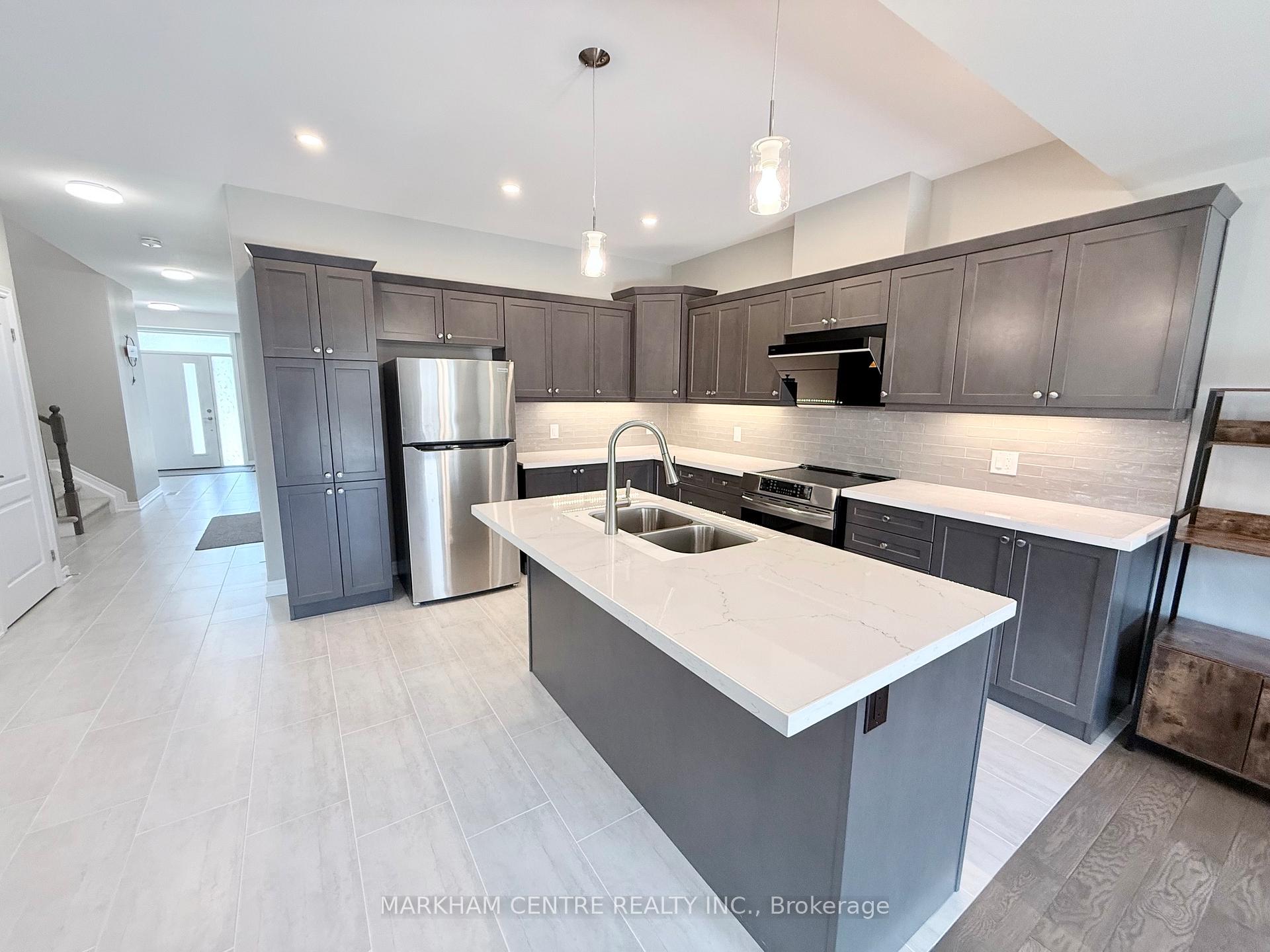 Photo 7 of 7173 Parsa Street, Niagara Falls, Brown — HOMEH