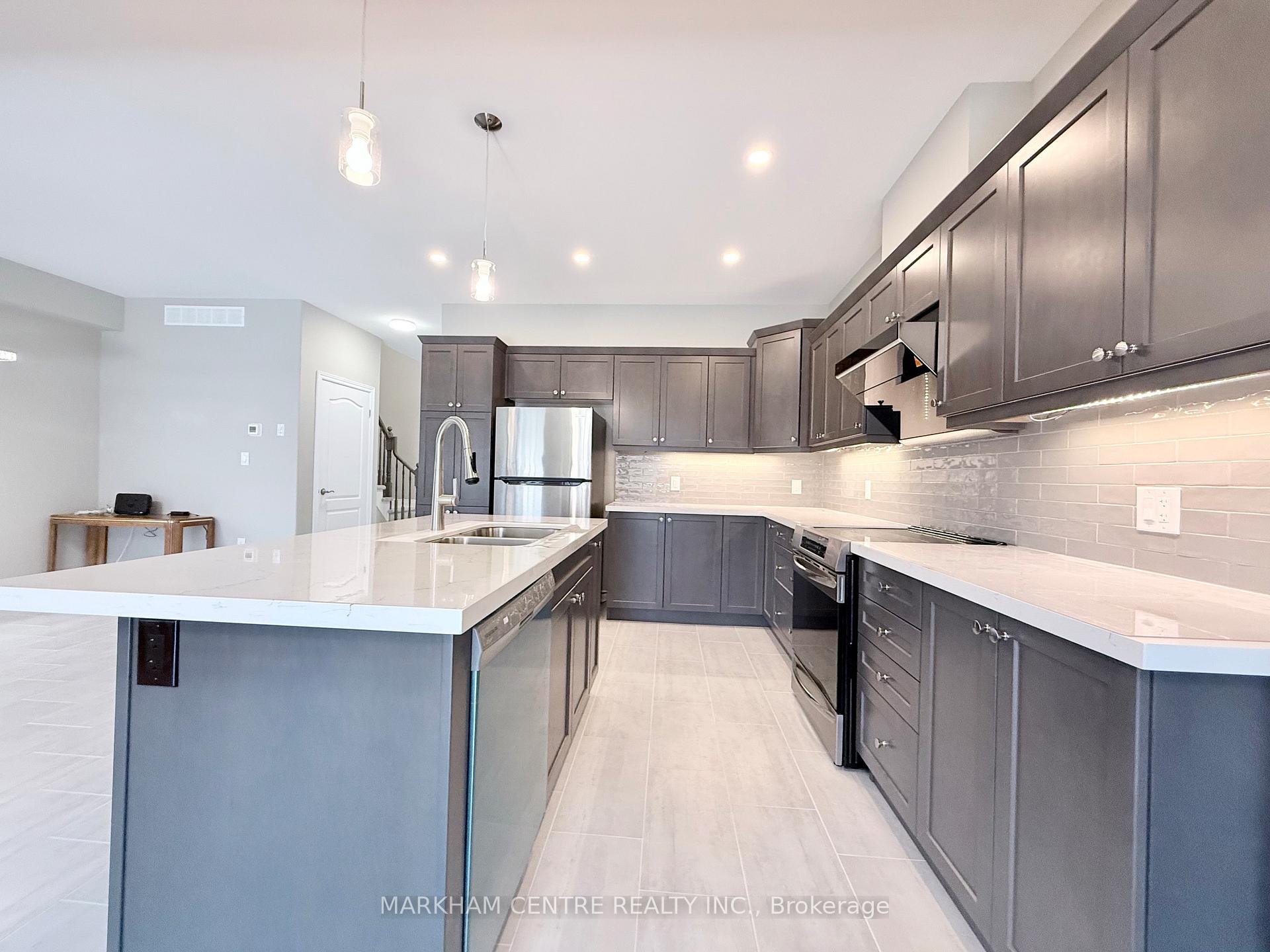 Photo 8 of 7173 Parsa Street, Niagara Falls, Brown — HOMEH
