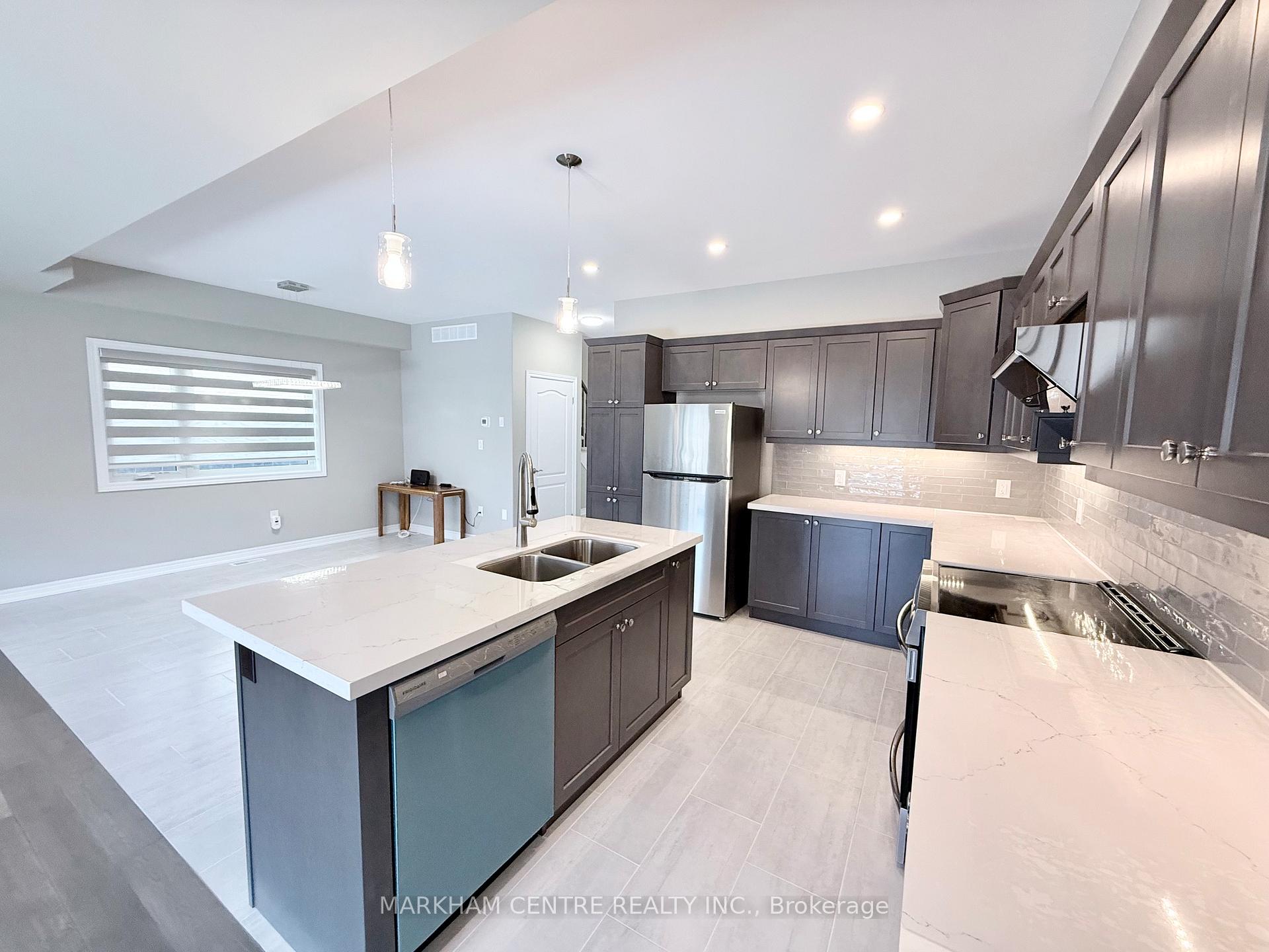 Photo 9 of 7173 Parsa Street, Niagara Falls, Brown — HOMEH