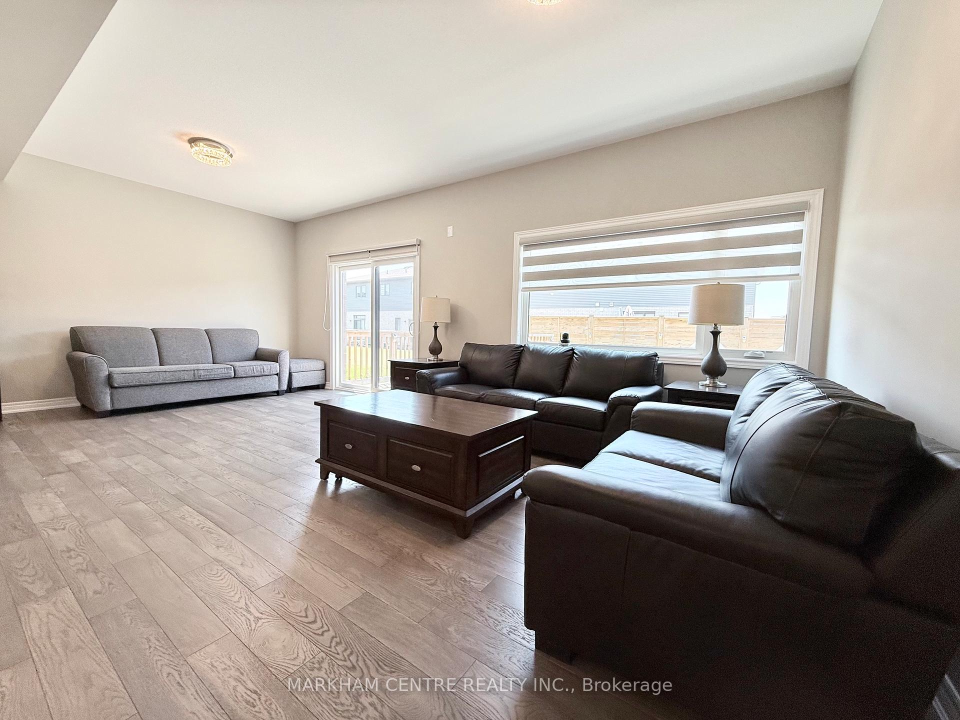 Photo 12 of 7173 Parsa Street, Niagara Falls, Brown — HOMEH