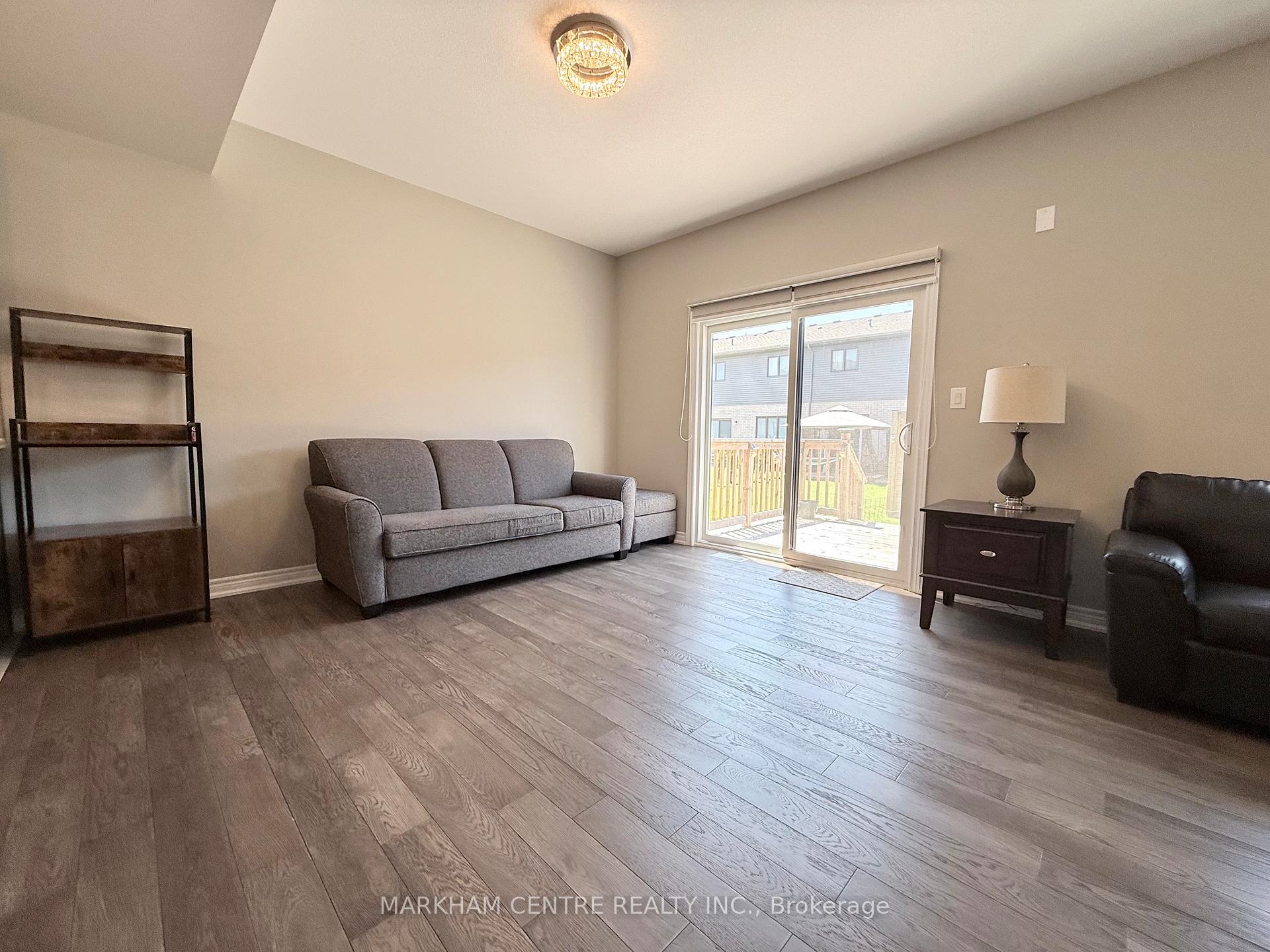 Photo 14 of 7173 Parsa Street, Niagara Falls, Brown — HOMEH